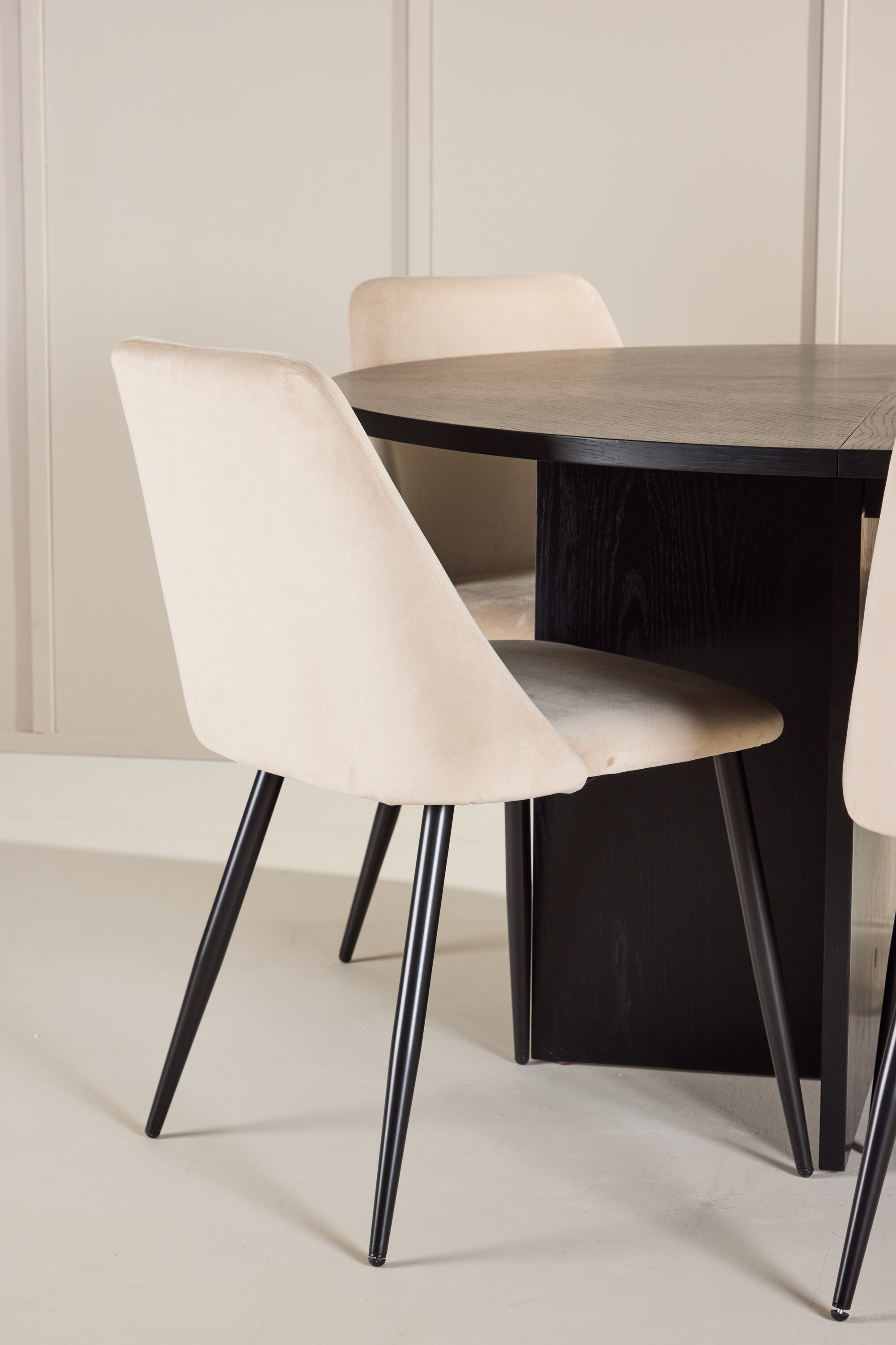 deLOHN Strada, Night Ovális étkezőgarnitúra