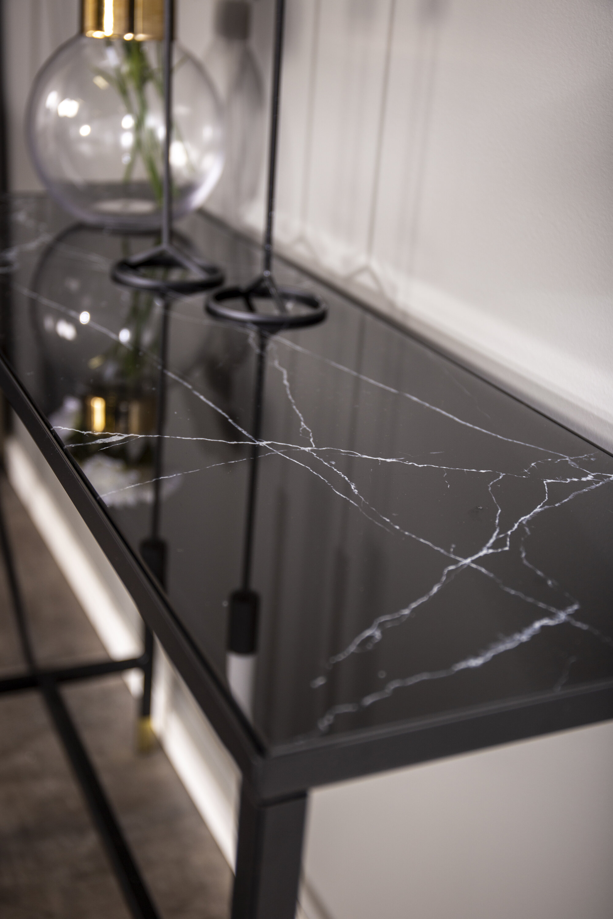 deLOHN Dipp Kisasztal