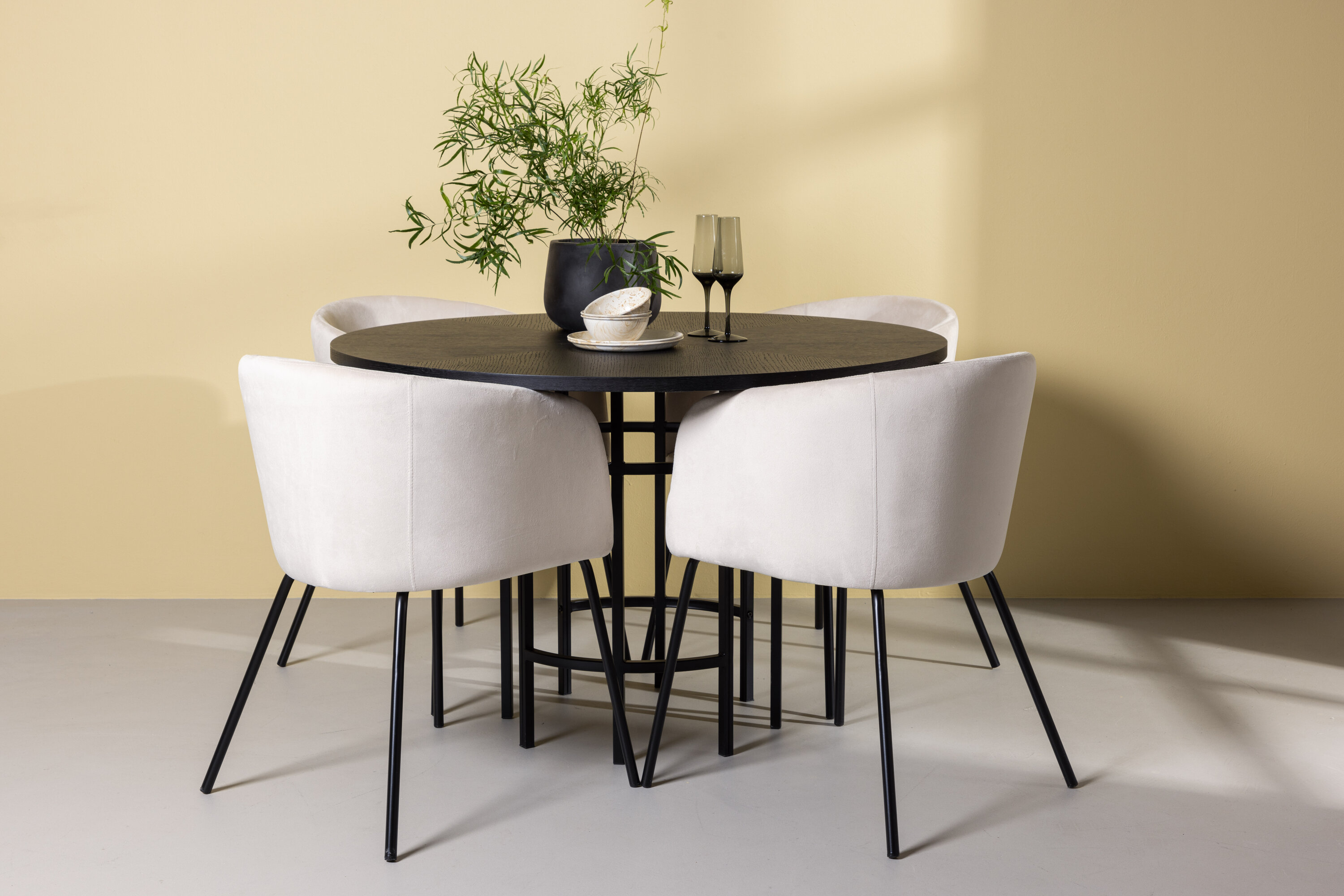 deLOHN Copenhagen, Berit Kör alakú étkezőgarnitúra