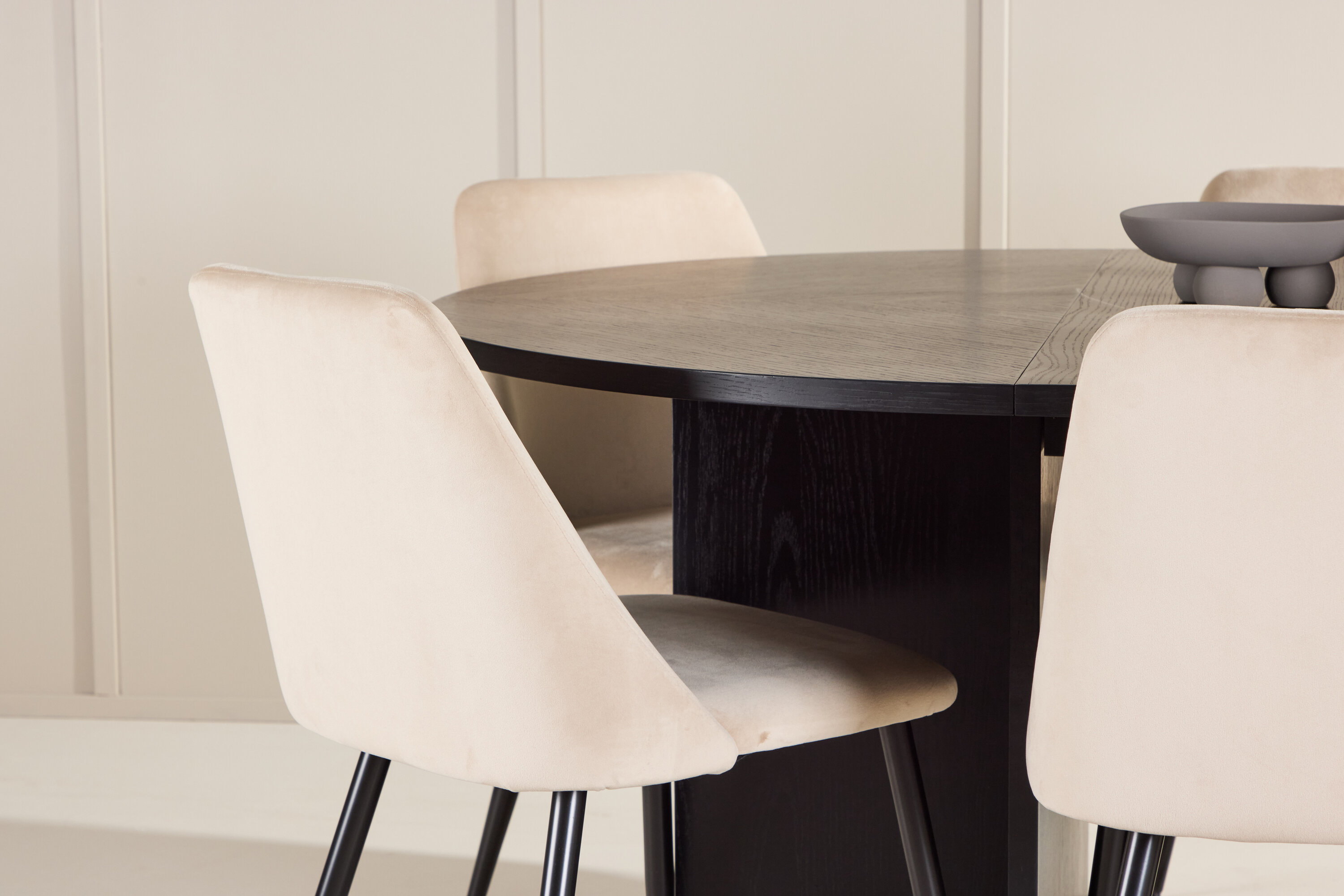 deLOHN Strada, Night Ovális étkezőgarnitúra