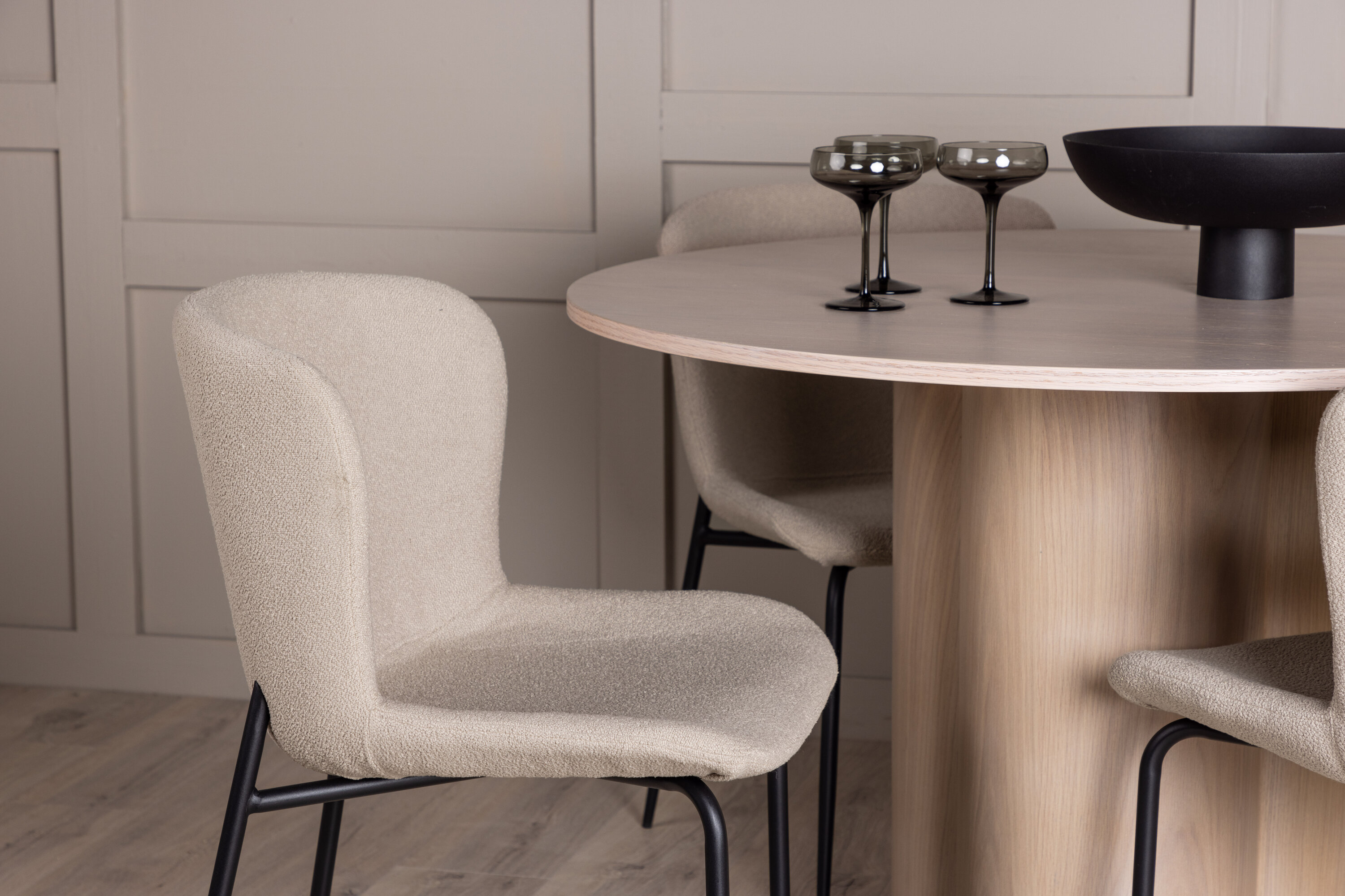 deLOHN Olivia, Modesto Kör alakú étkezőgarnitúra