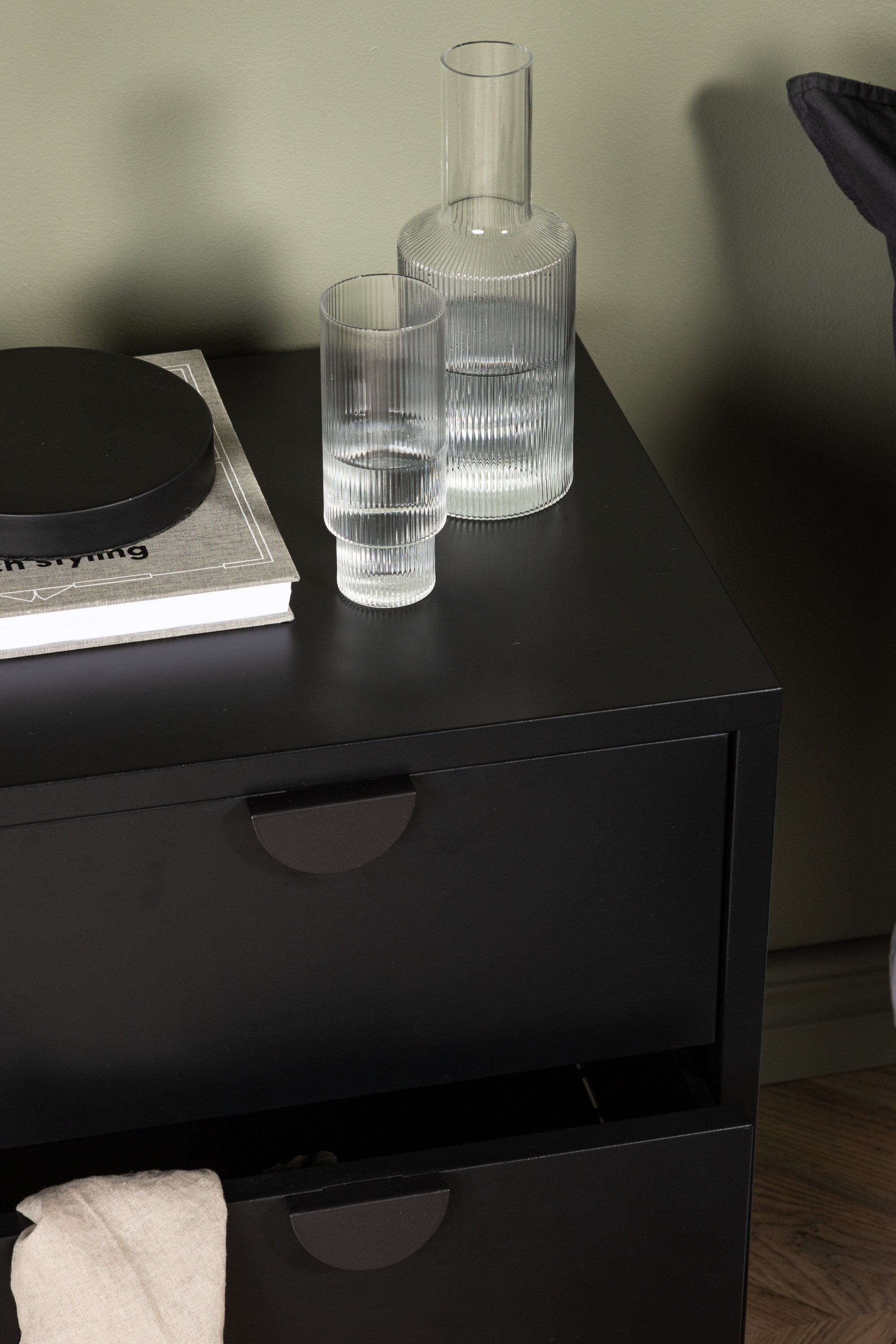 deLOHN Piring Komód