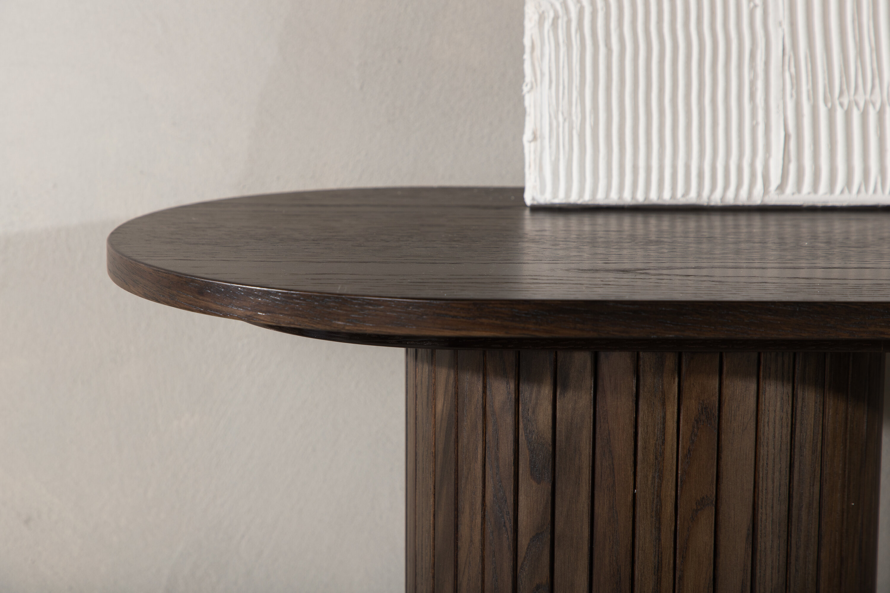 deLOHN Bianca Kisasztal