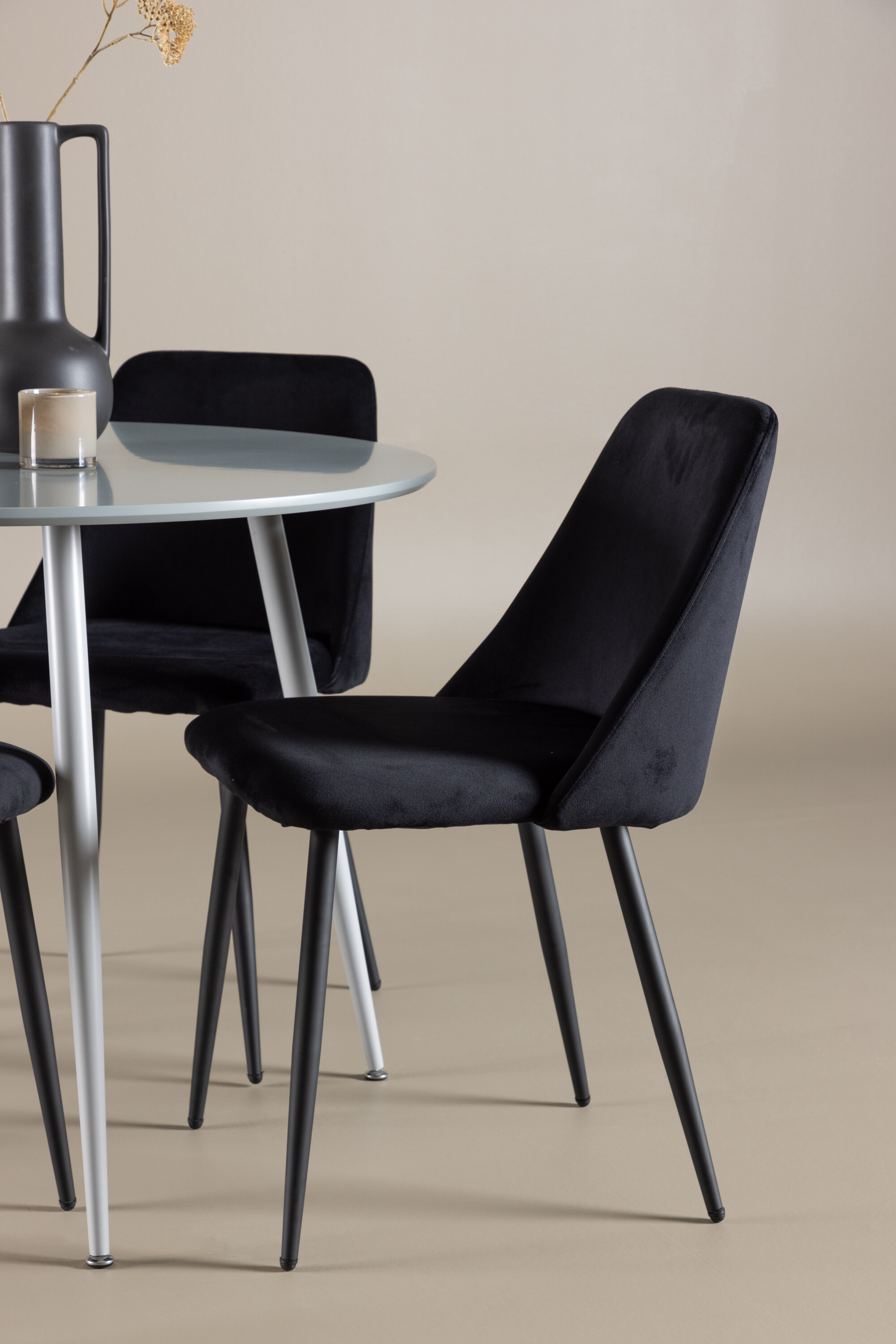 deLOHN Plaza, Night Kör alakú étkezőgarnitúra deLOHN Plaza, Night Kör alakú étkezőgarnitúra