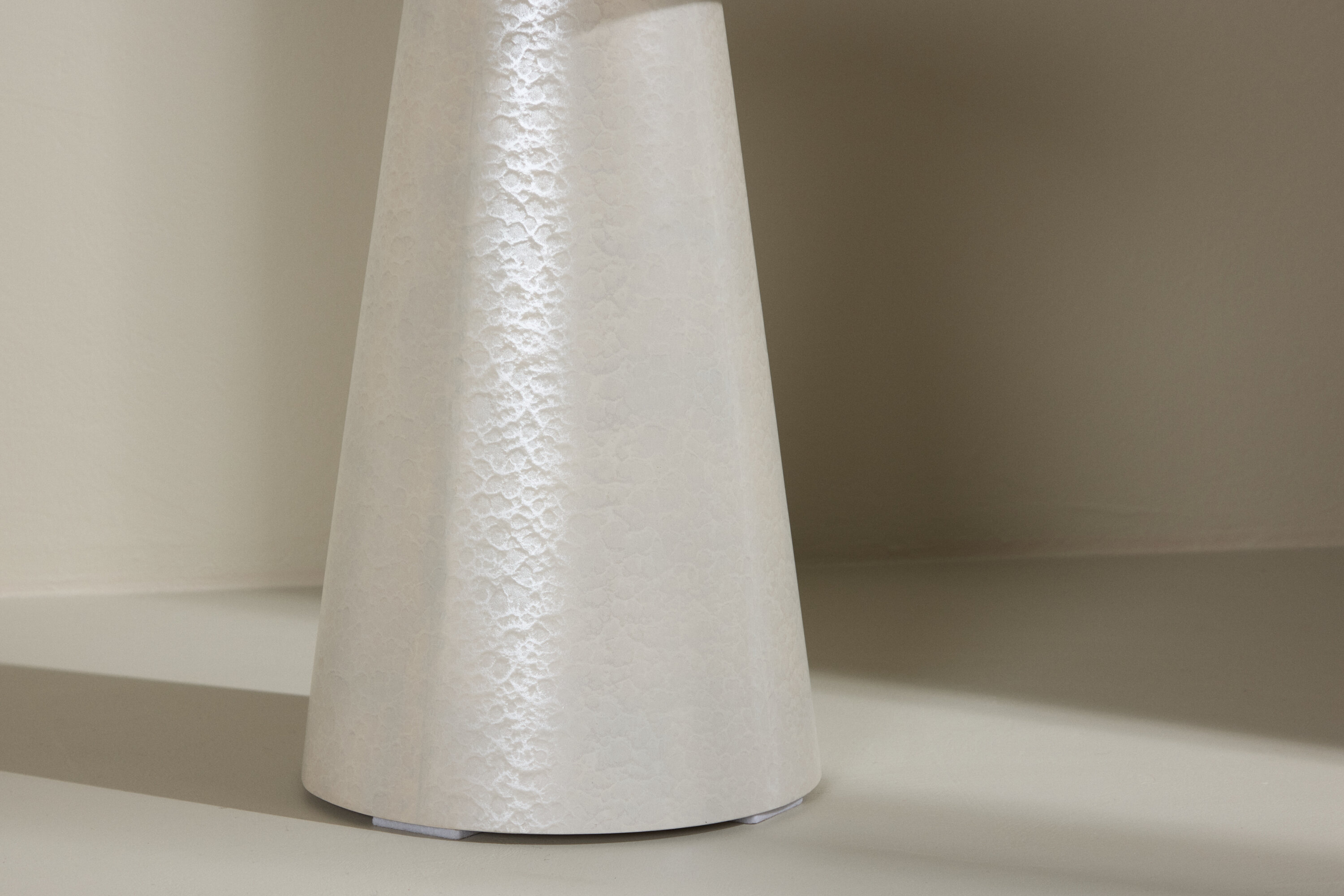 deLOHN Lanzo Kisasztal deLOHN Lanzo Kisasztal