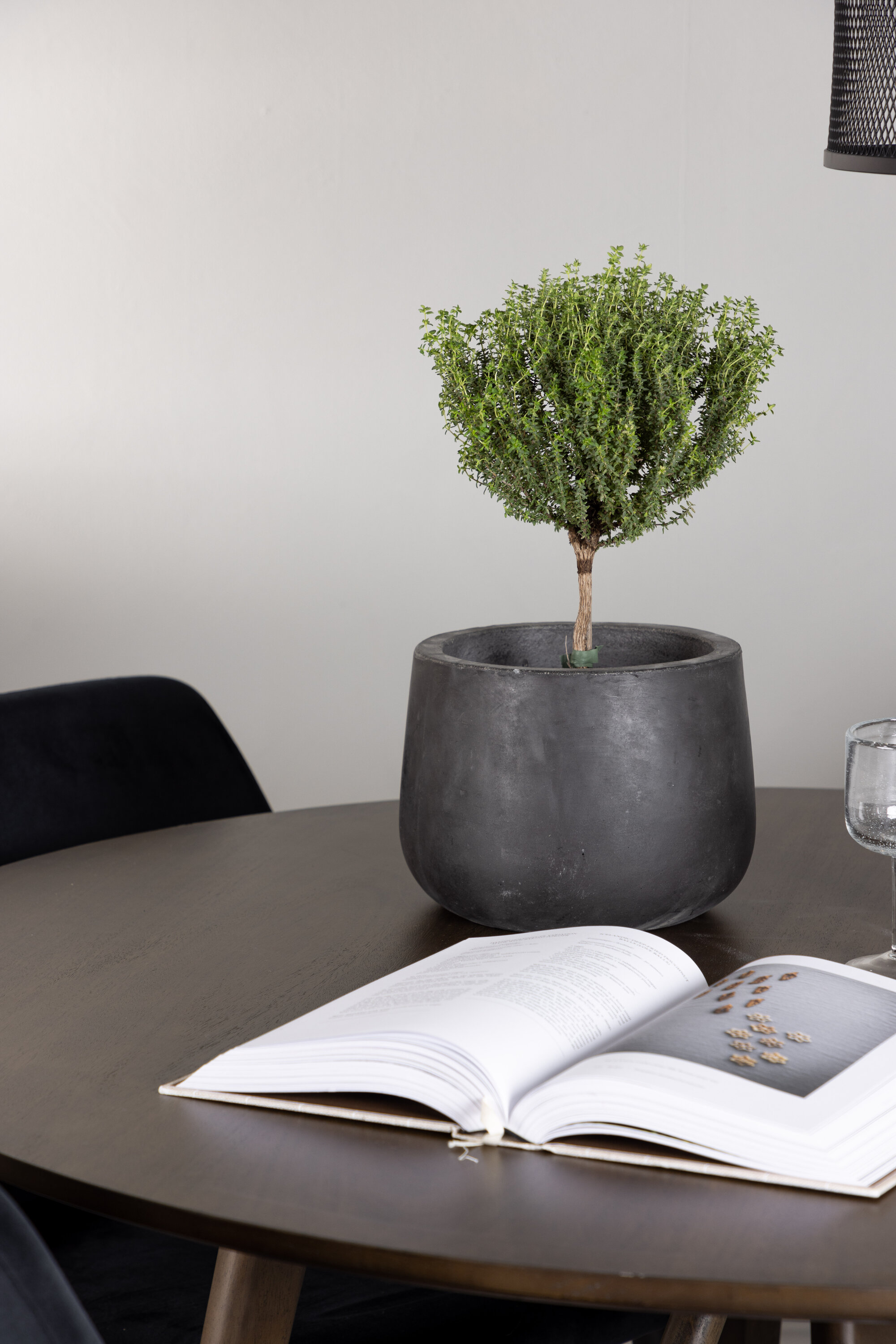 deLOHN Night Kör alakú étkezőgarnitúra