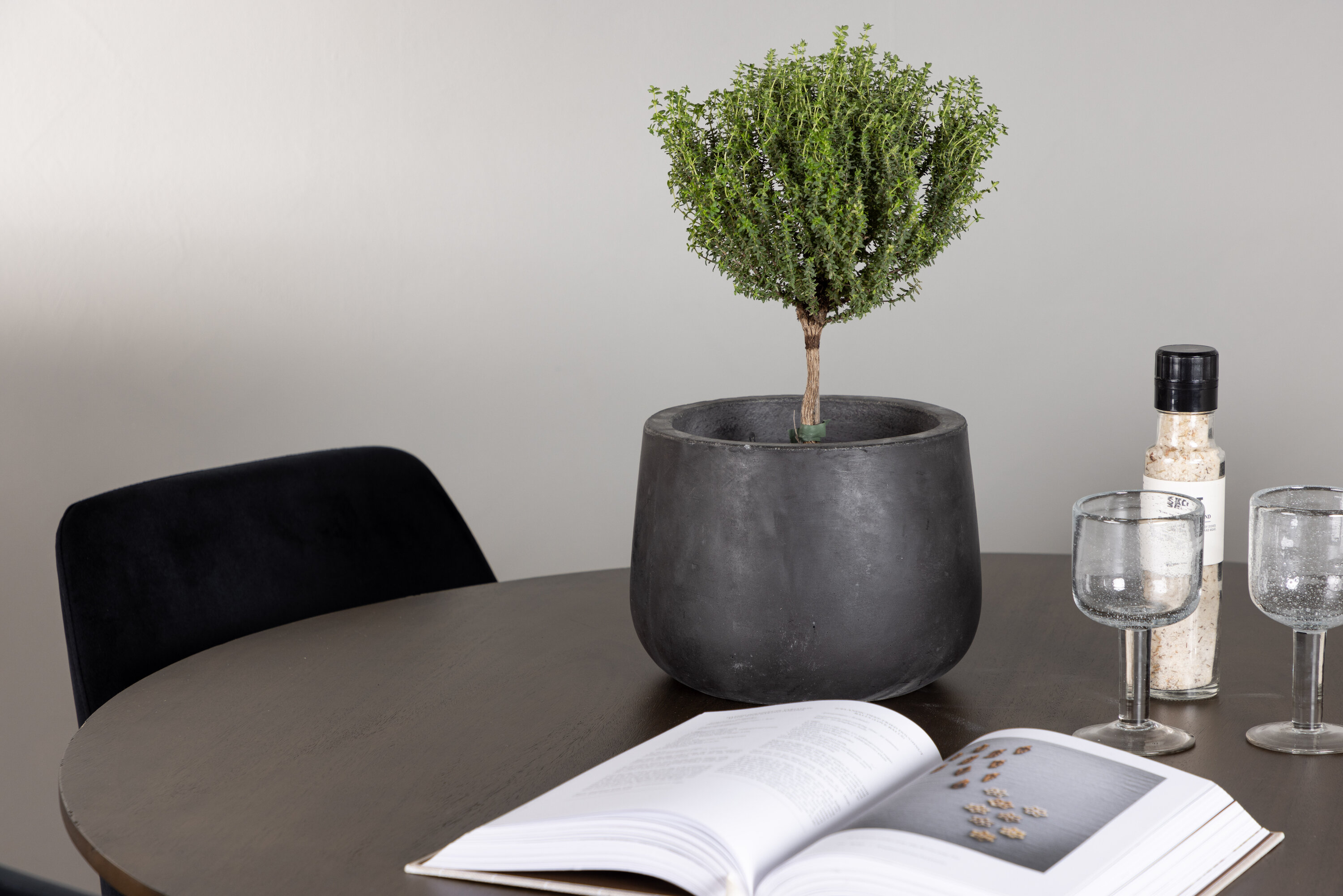 deLOHN Night Kör alakú étkezőgarnitúra