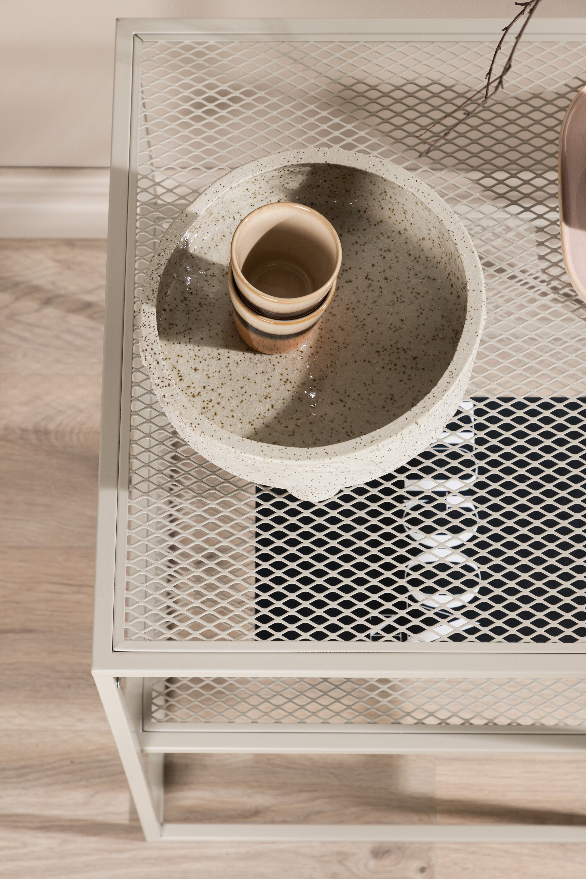 deLOHN Netz Dohányzóasztal