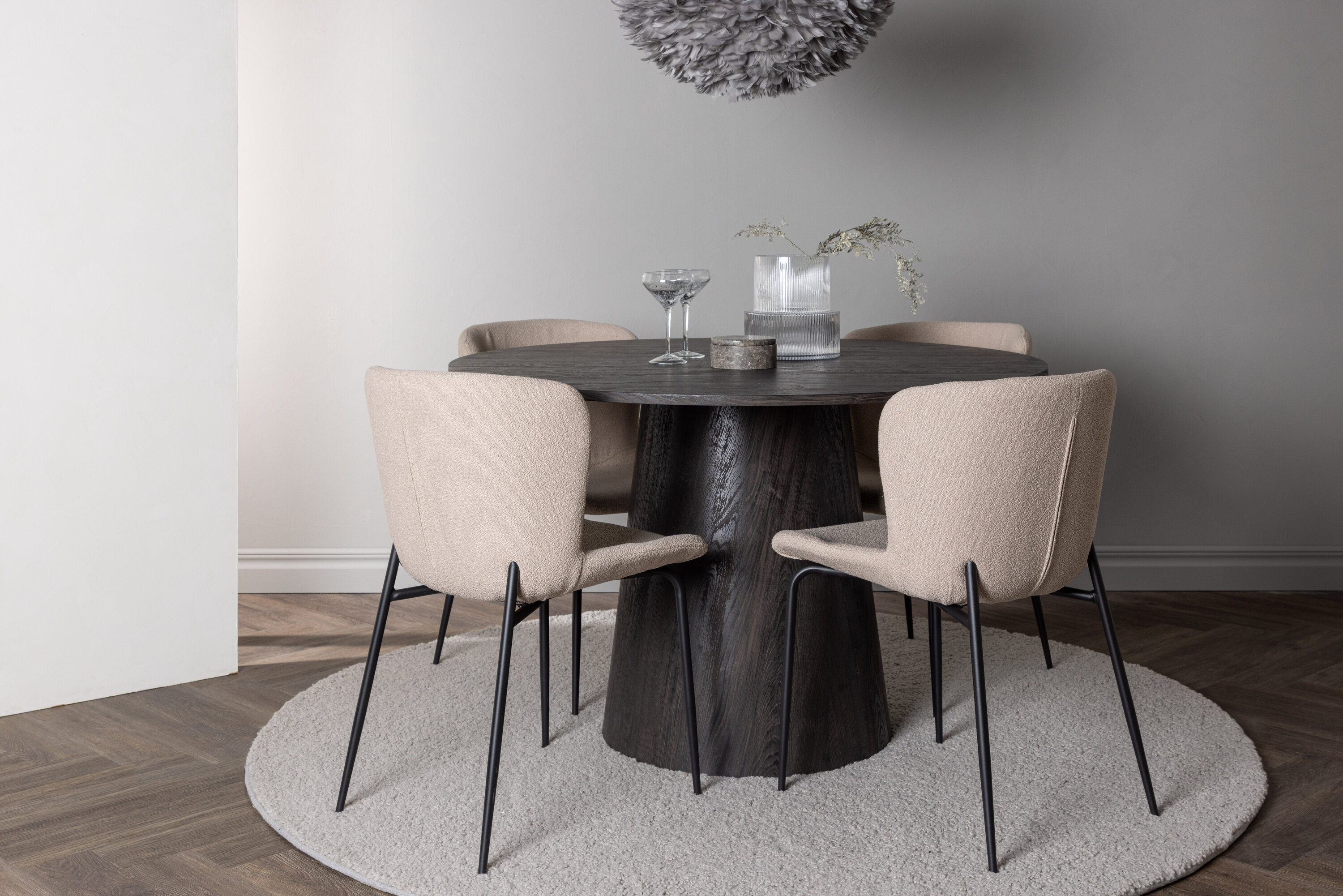 deLOHN Modesto Kör alakú étkezőgarnitúra deLOHN Modesto Kör alakú étkezőgarnitúra