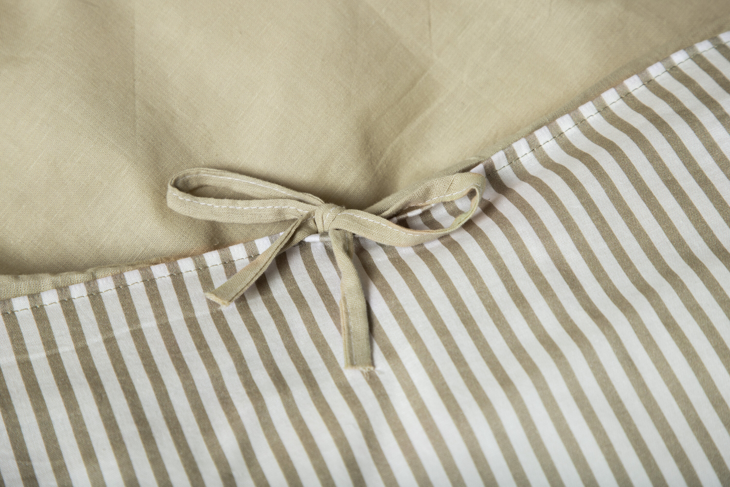 deLOHN Jenna Ágynemű