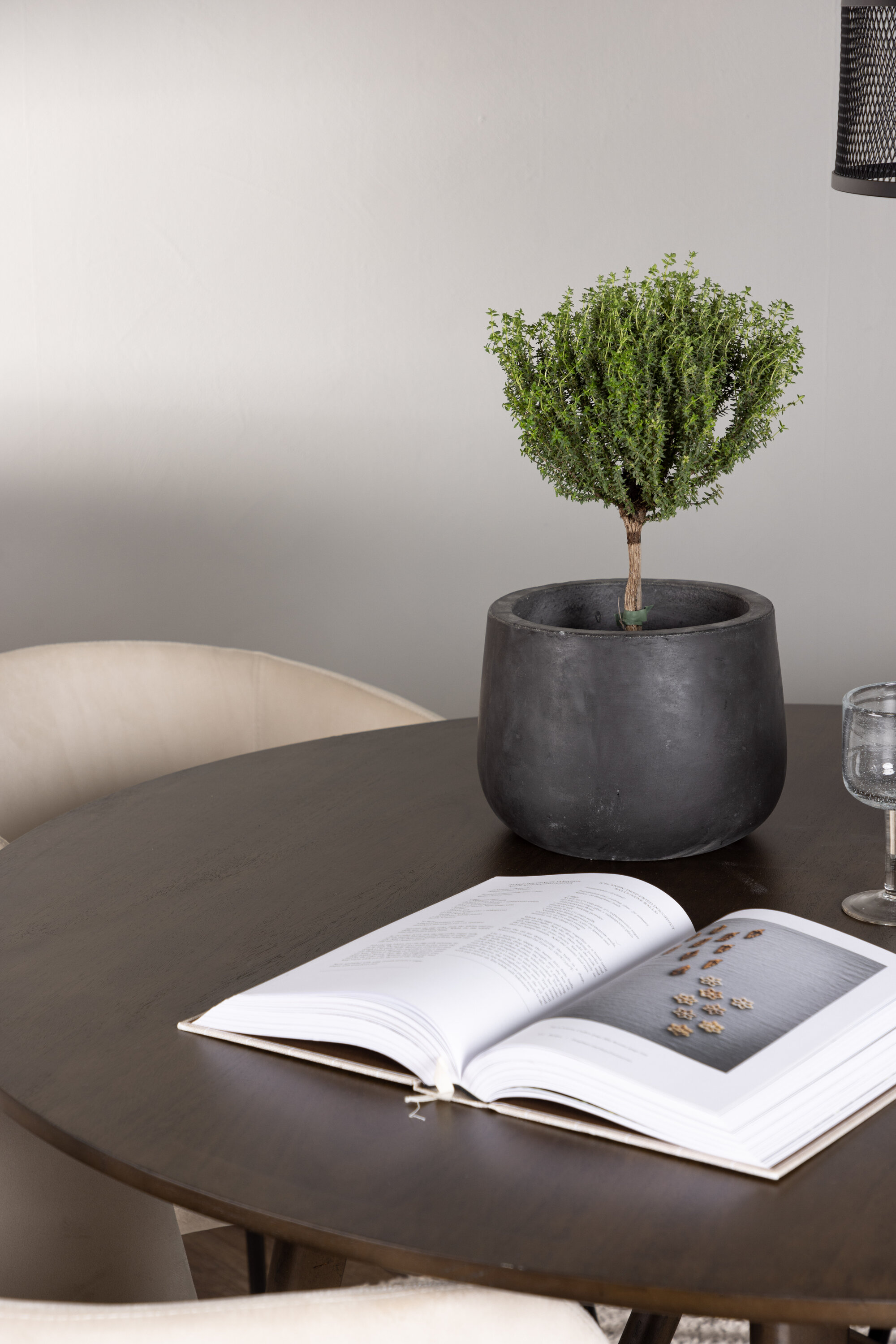 deLOHN Berit Kör alakú étkezőgarnitúra