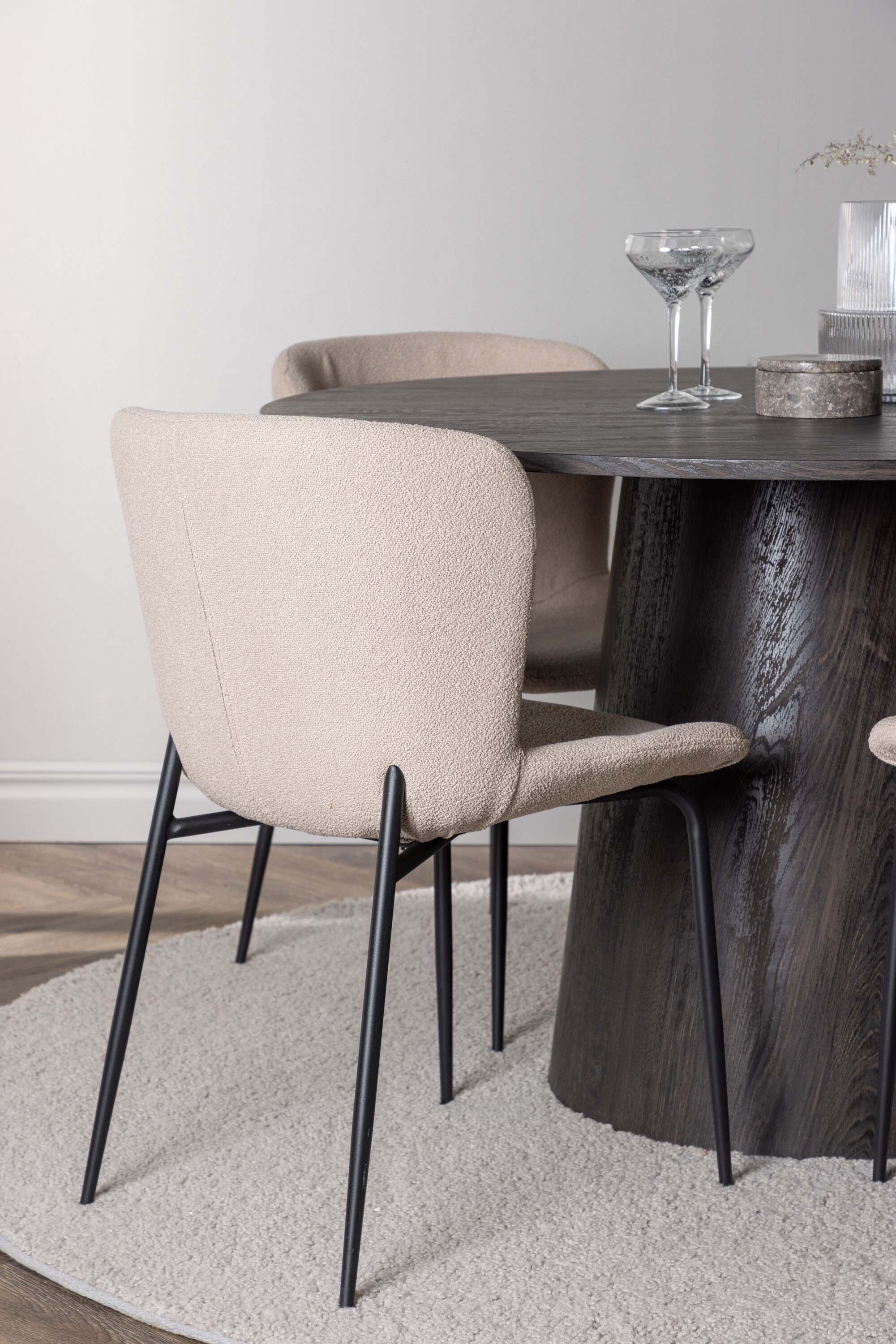 deLOHN Modesto Kör alakú étkezőgarnitúra deLOHN Modesto Kör alakú étkezőgarnitúra