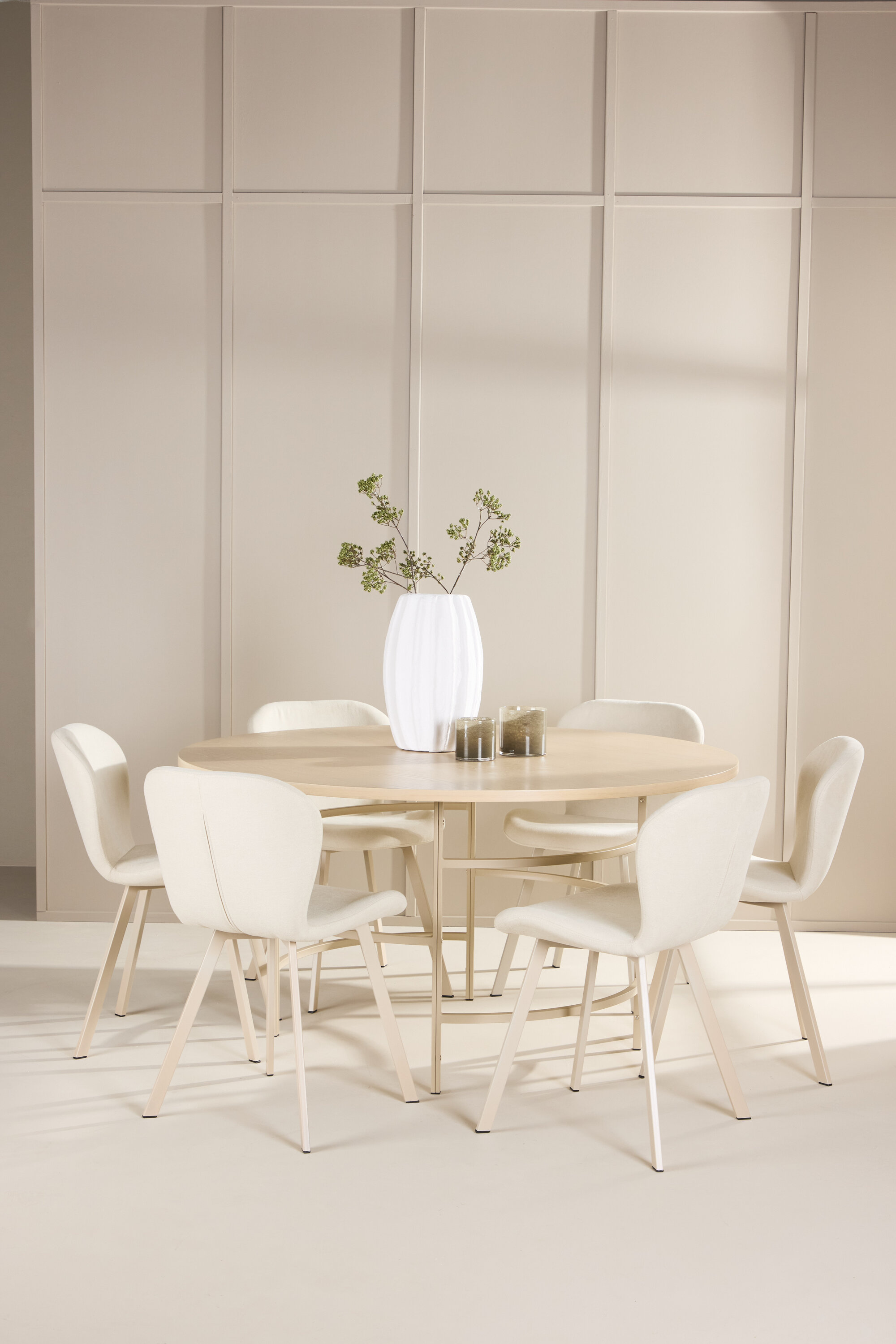 deLOHN Copenhagen, Lilja Kör alakú étkezőgarnitúra