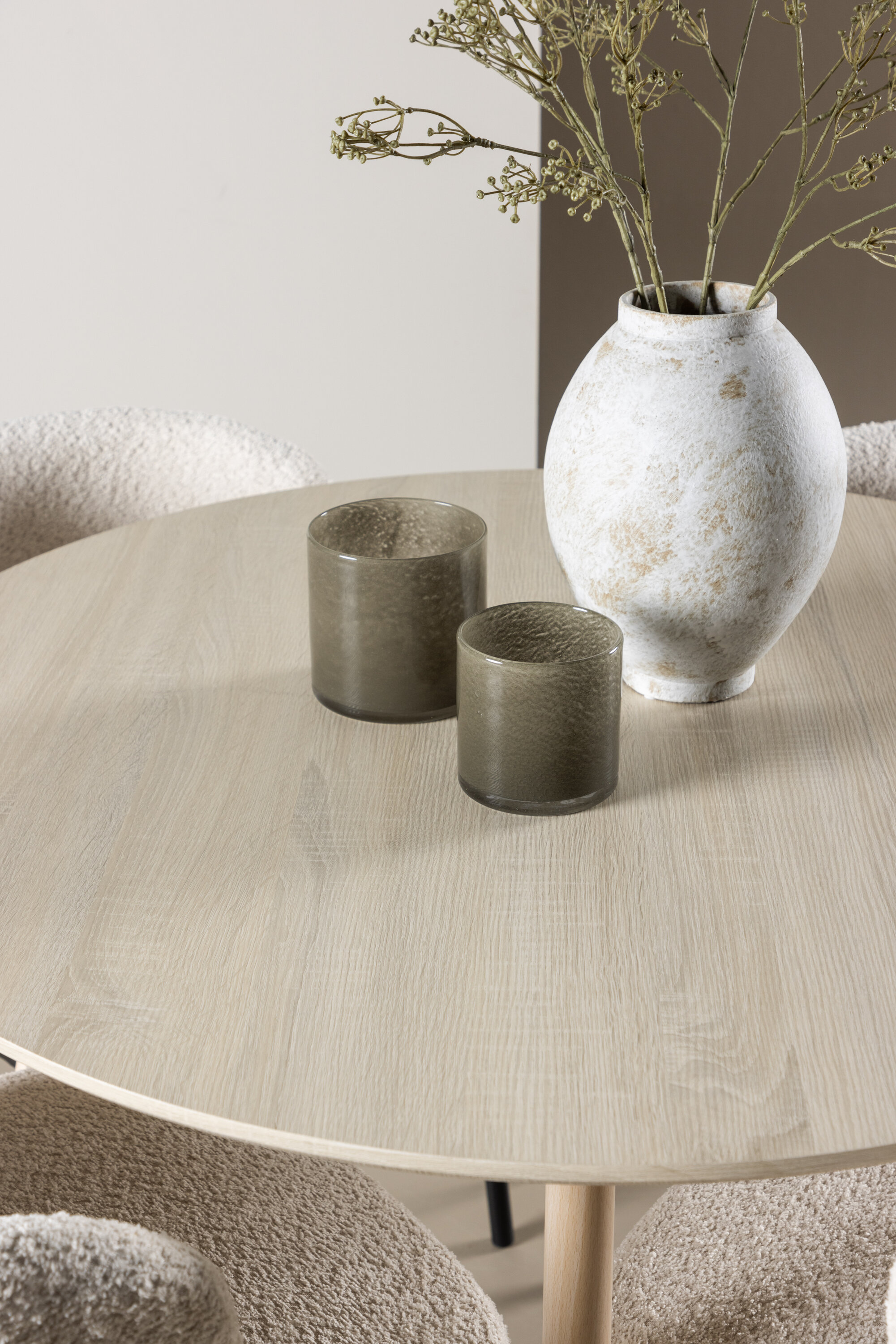 deLOHN Plaza, Agnes Kör alakú étkezőgarnitúra