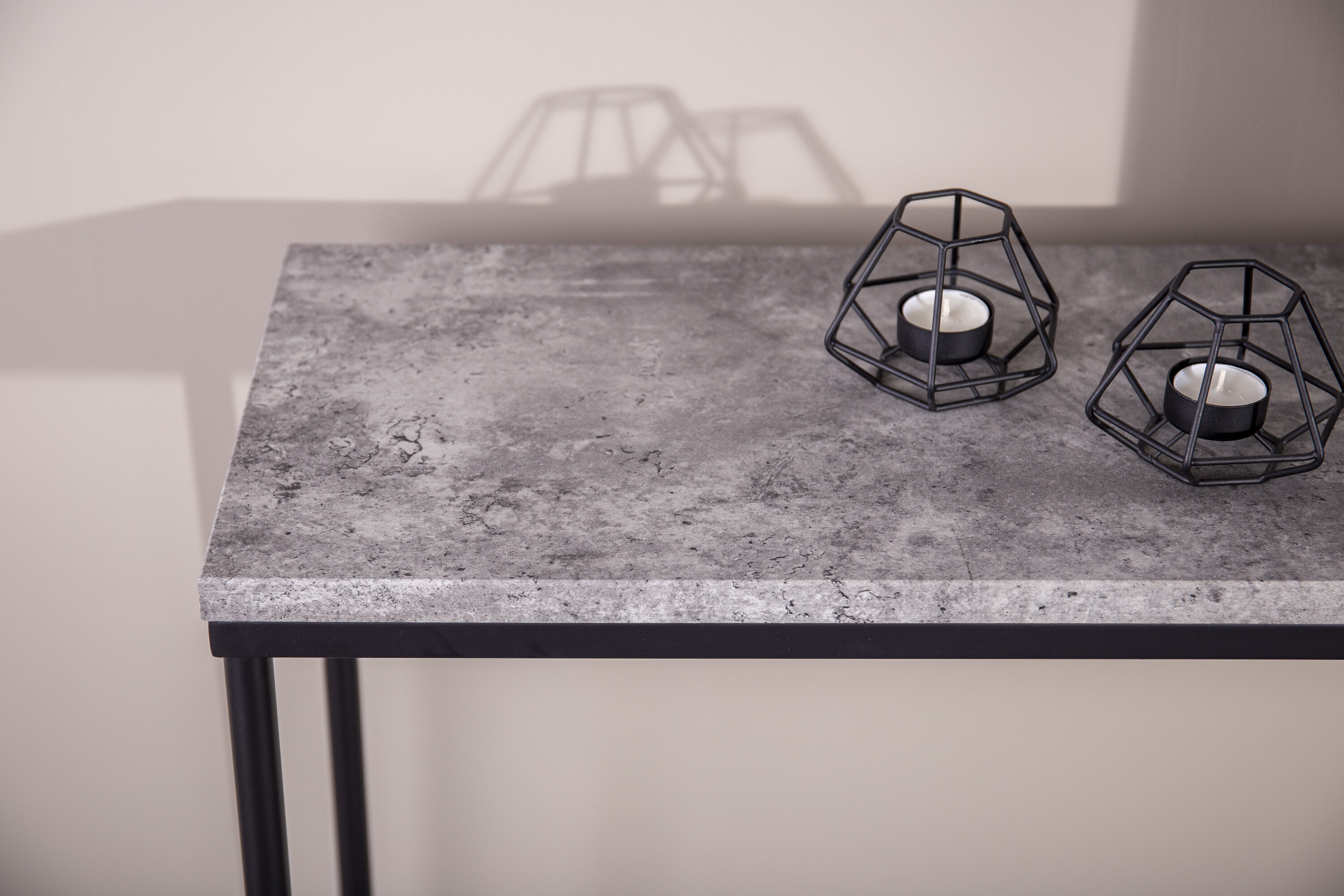 deLOHN Palace Kisasztal