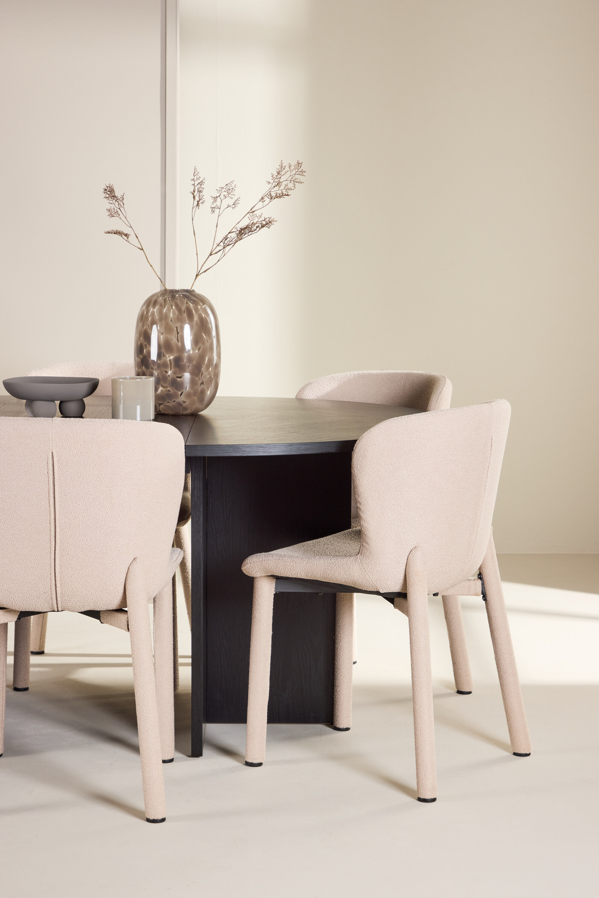 deLOHN Strada, Astoria Ovális étkezőgarnitúra deLOHN Strada, Astoria Ovális étkezőgarnitúra