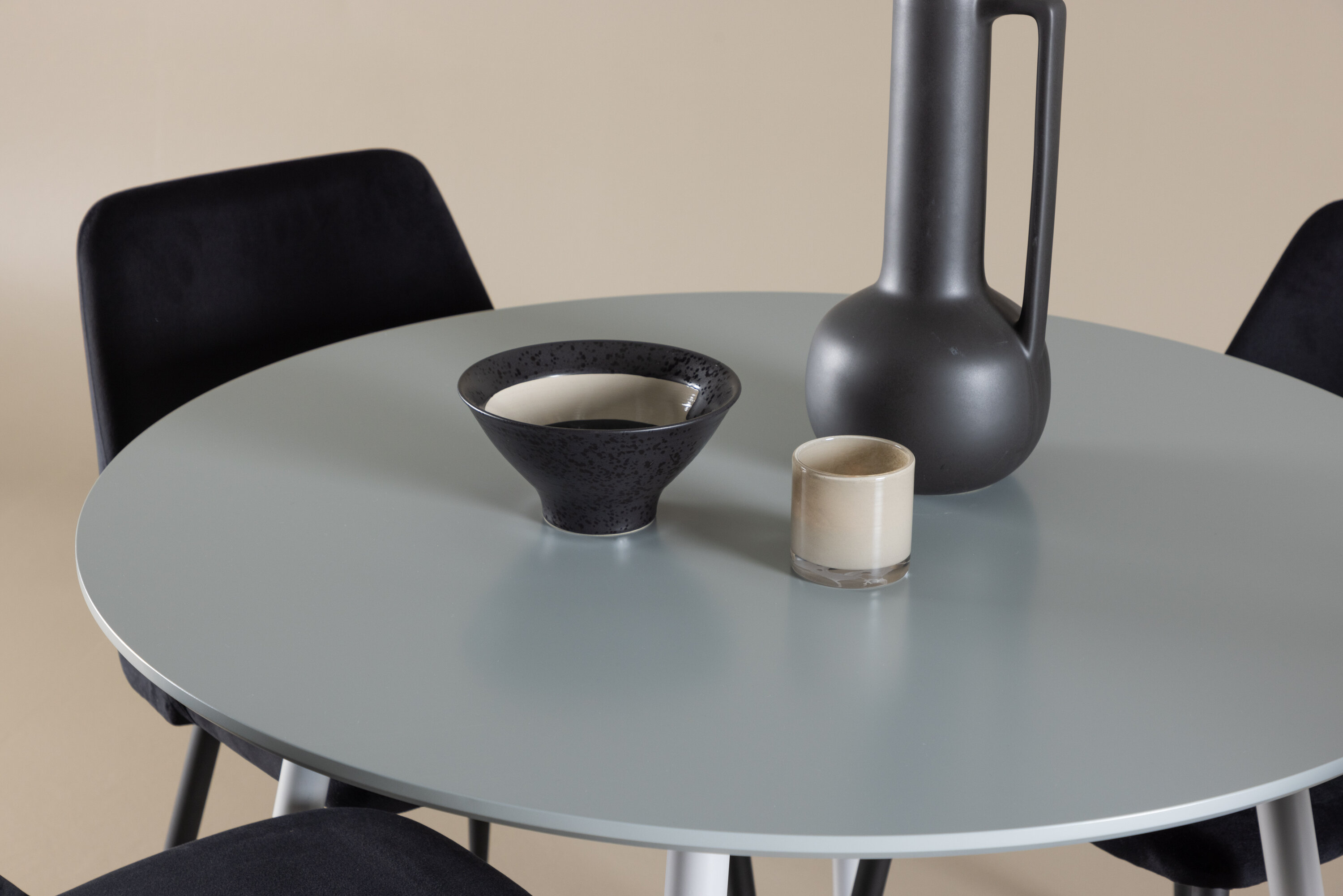 deLOHN Plaza, Night Kör alakú étkezőgarnitúra deLOHN Plaza, Night Kör alakú étkezőgarnitúra