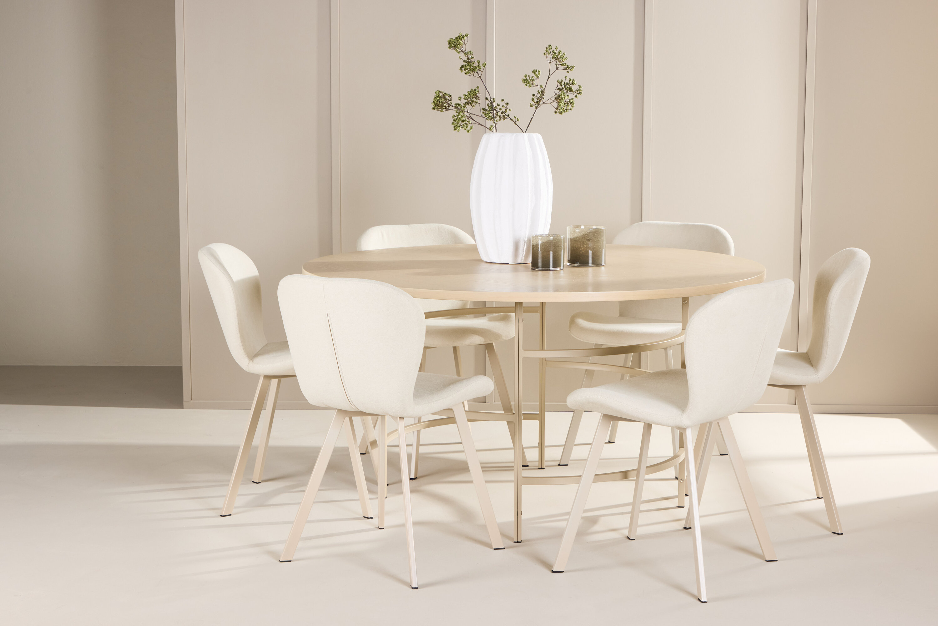 deLOHN Copenhagen, Lilja Kör alakú étkezőgarnitúra