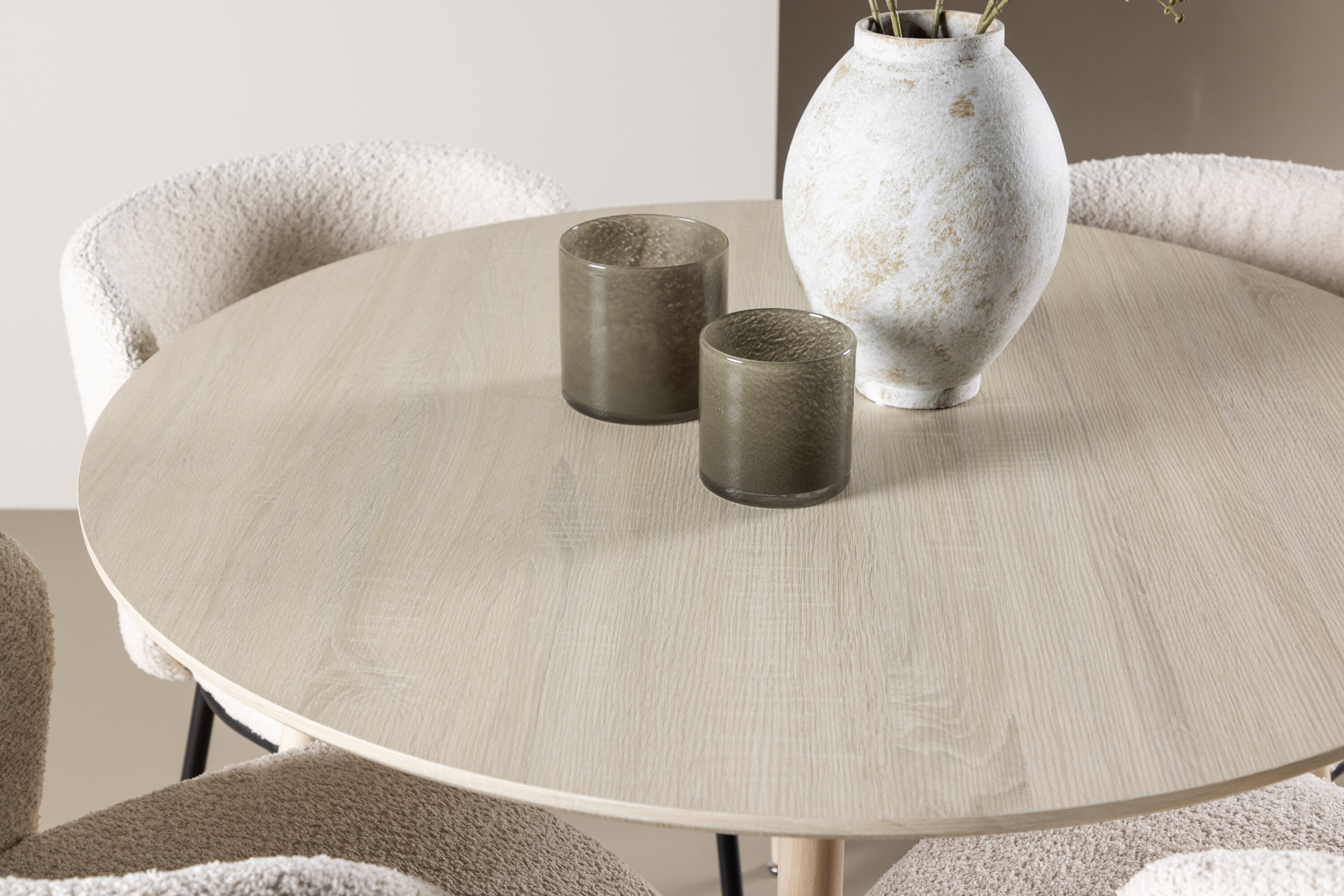 deLOHN Plaza, Agnes Kör alakú étkezőgarnitúra