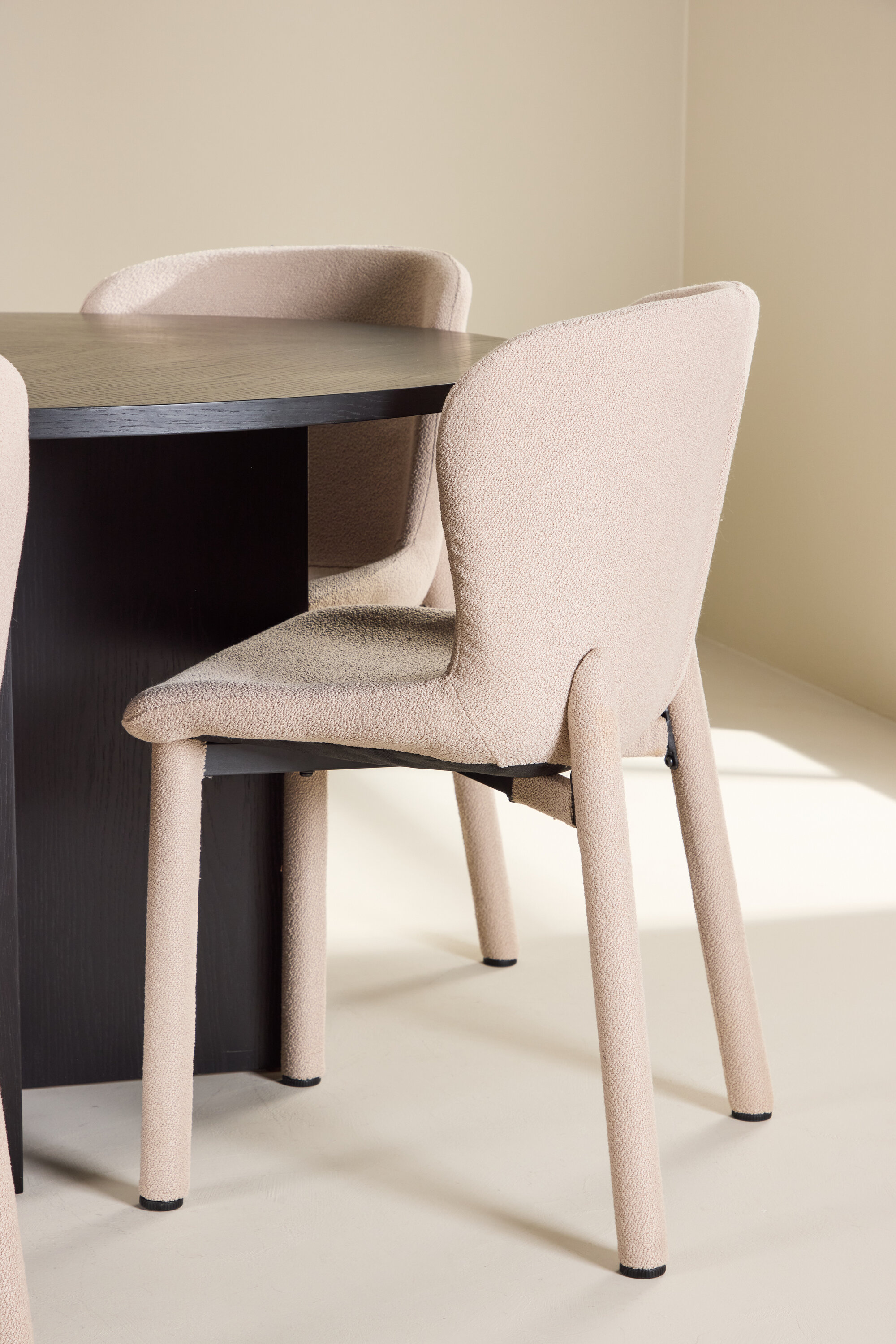 deLOHN Strada, Astoria Ovális étkezőgarnitúra deLOHN Strada, Astoria Ovális étkezőgarnitúra