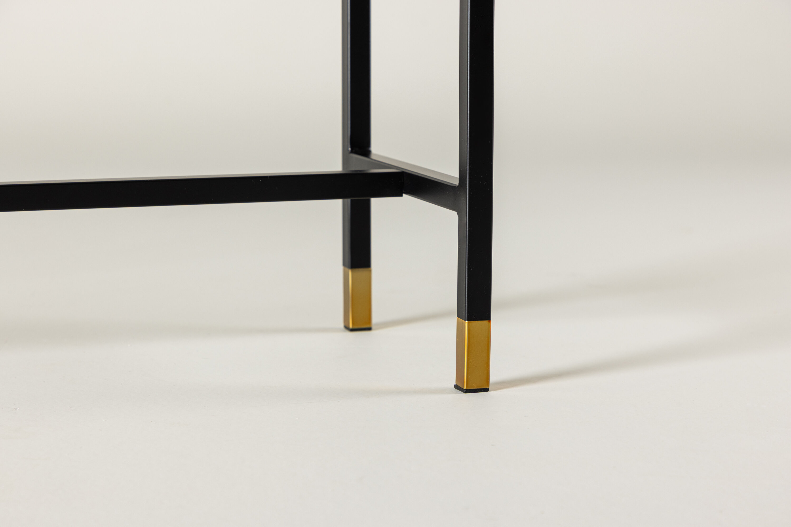 deLOHN Dipp Kisasztal