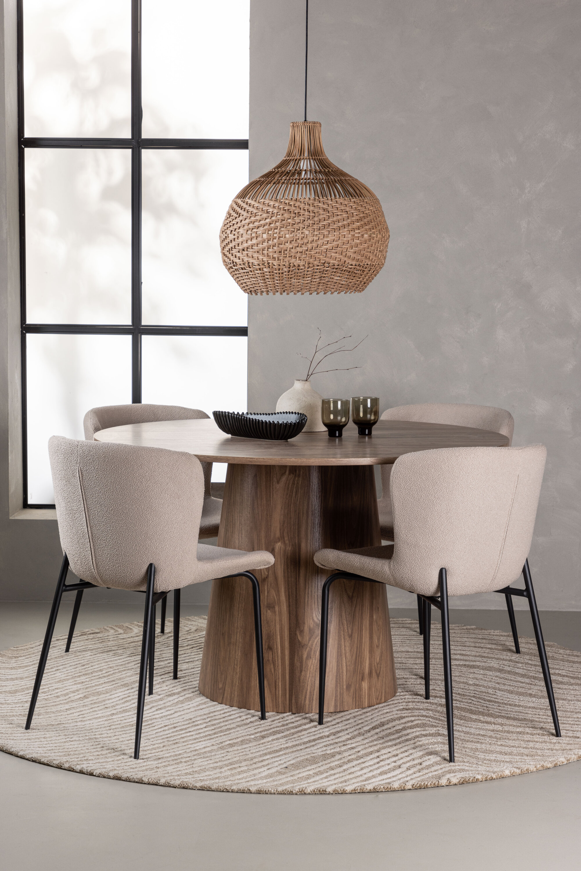 deLOHN Modesto Kör alakú étkezőgarnitúra deLOHN Modesto Kör alakú étkezőgarnitúra