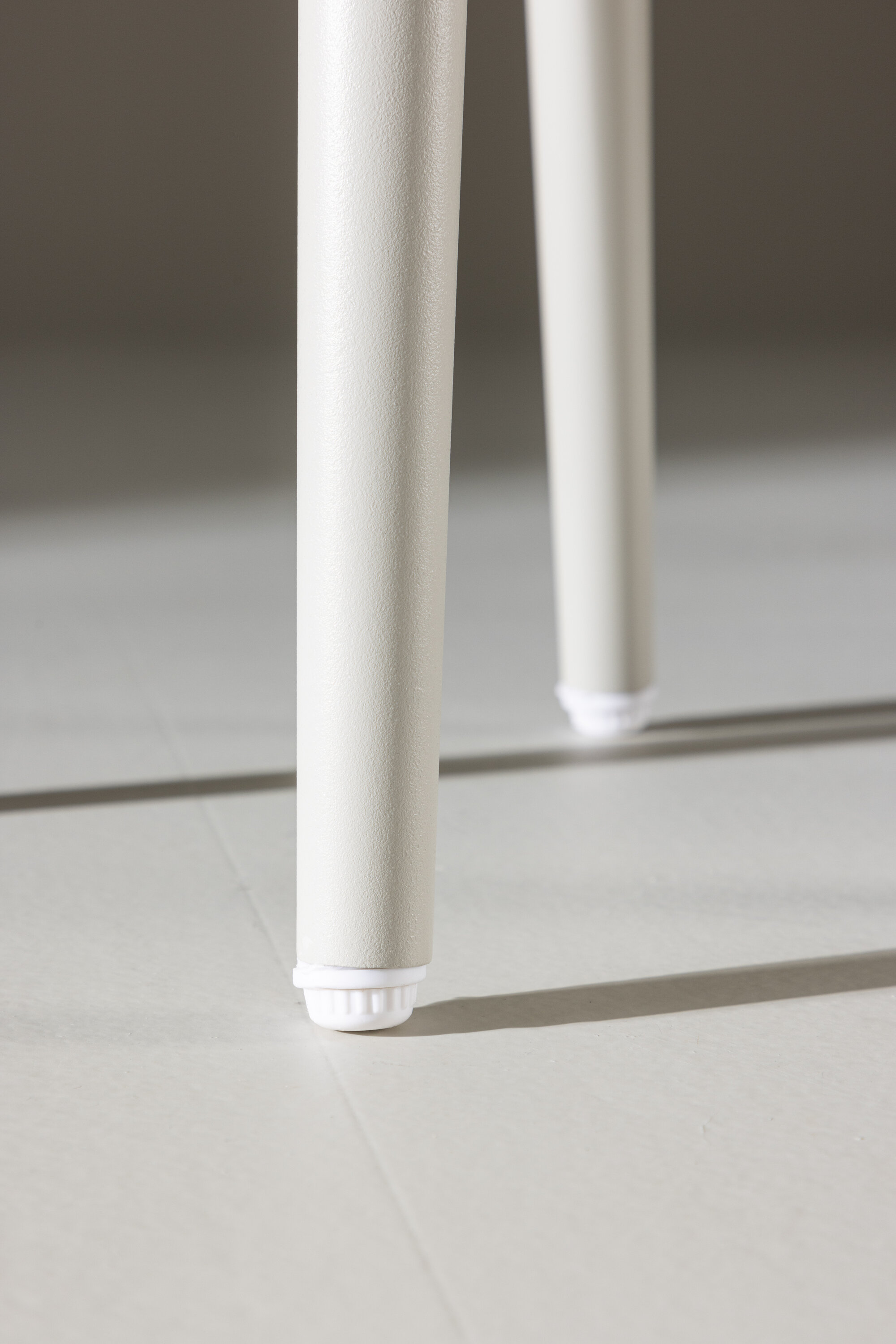 deLOHN Lina Kisasztal