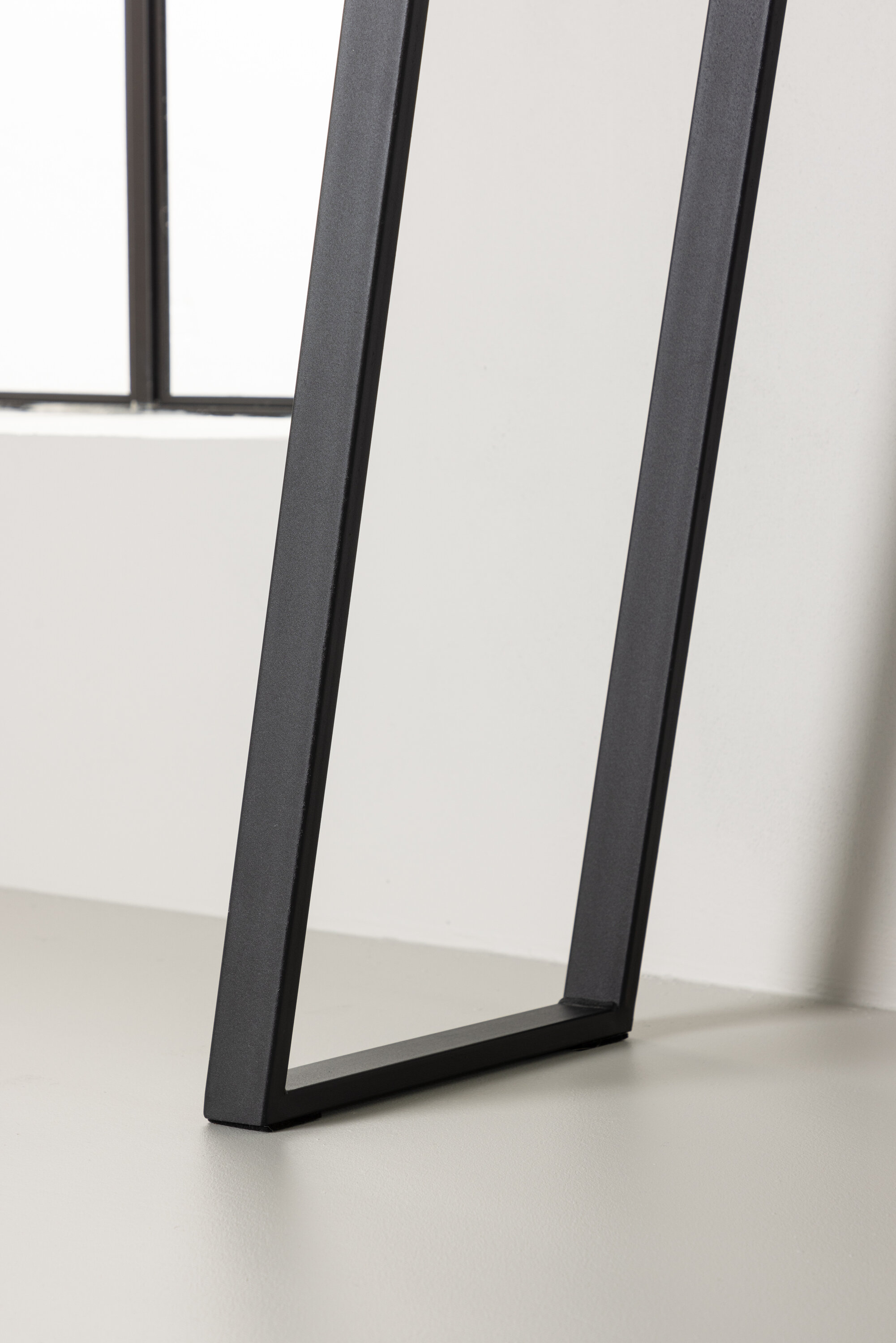 deLOHN Horten Kisasztal