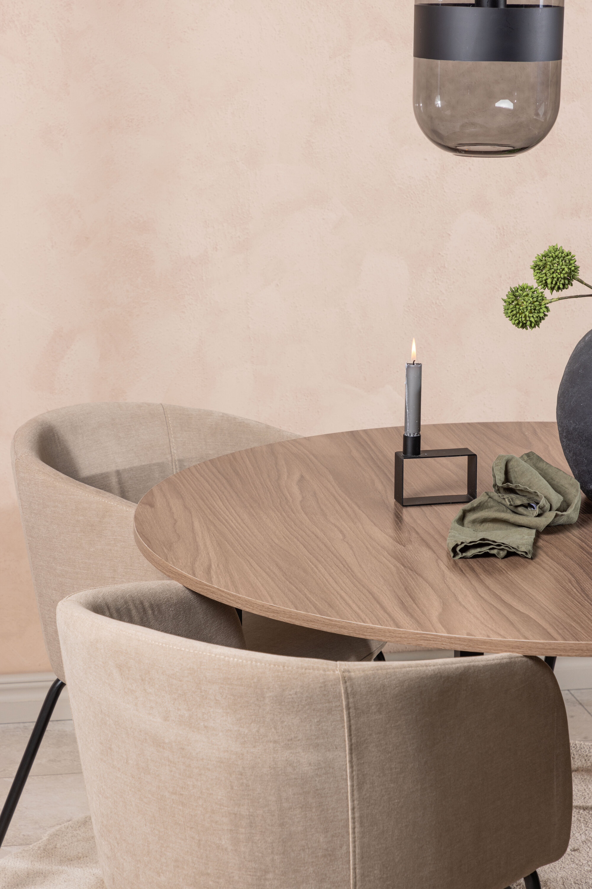 deLOHN Durango, Berit Kör alakú étkezőgarnitúra