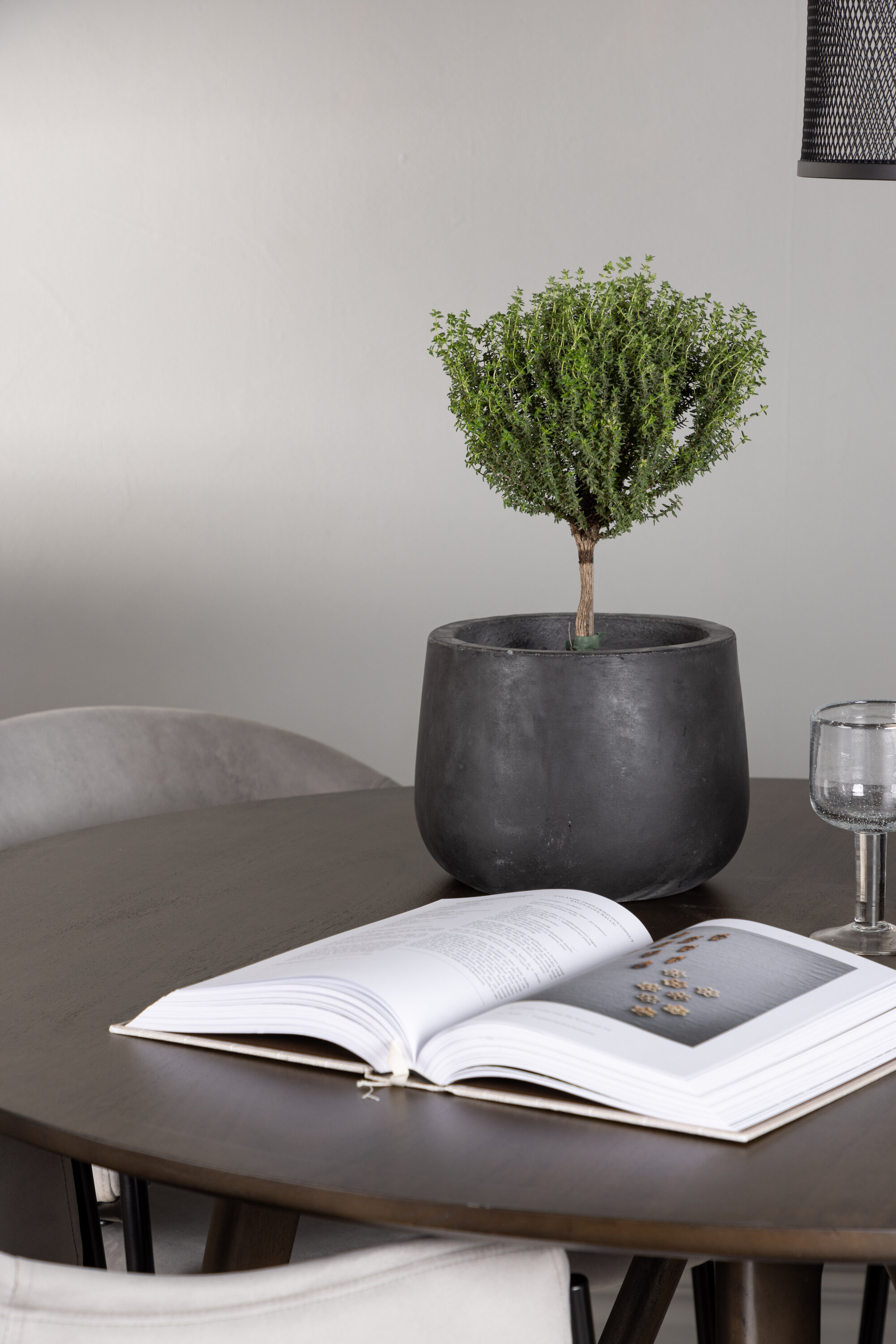 deLOHN Evelina Kör alakú étkezőgarnitúra