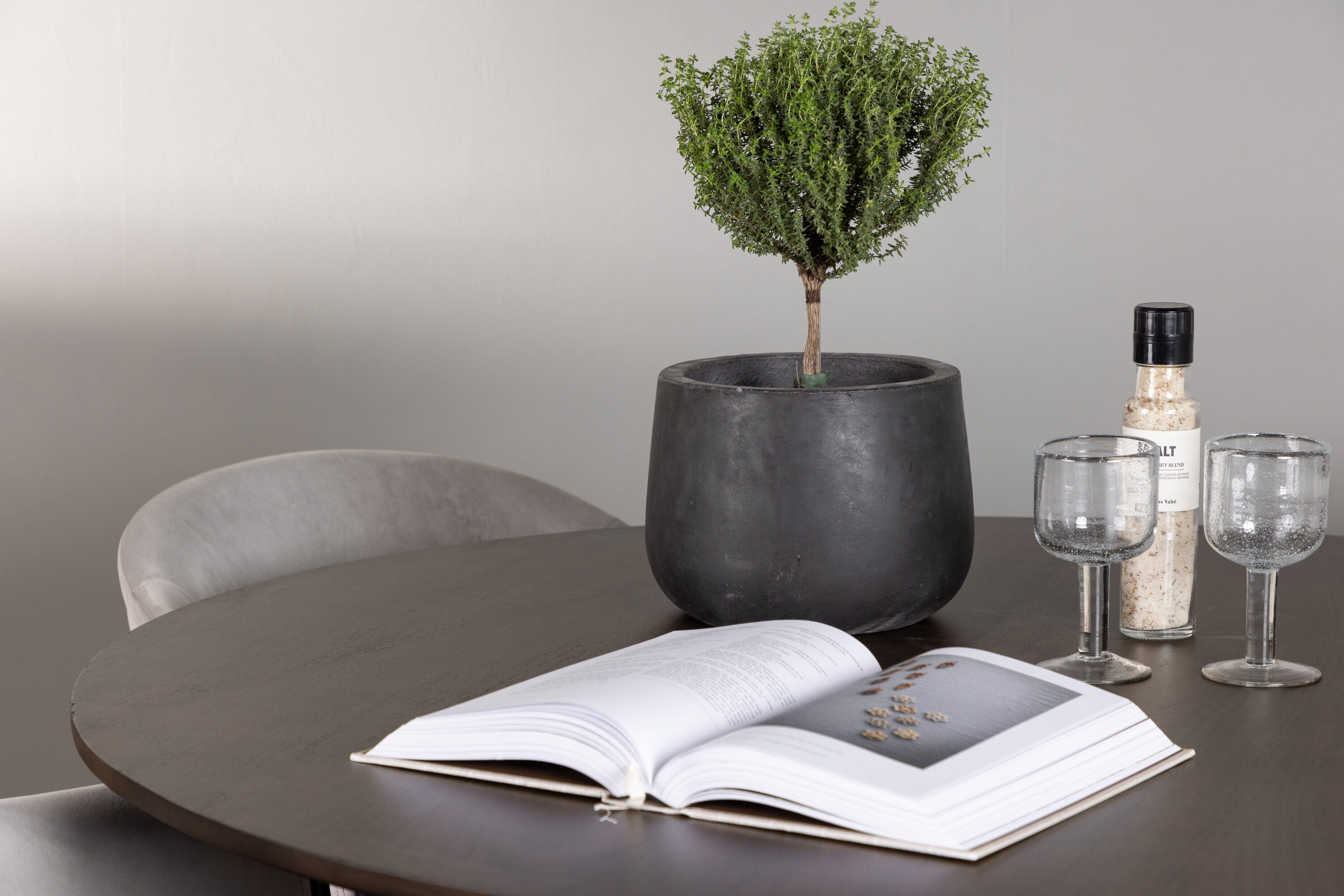 deLOHN Evelina Kör alakú étkezőgarnitúra