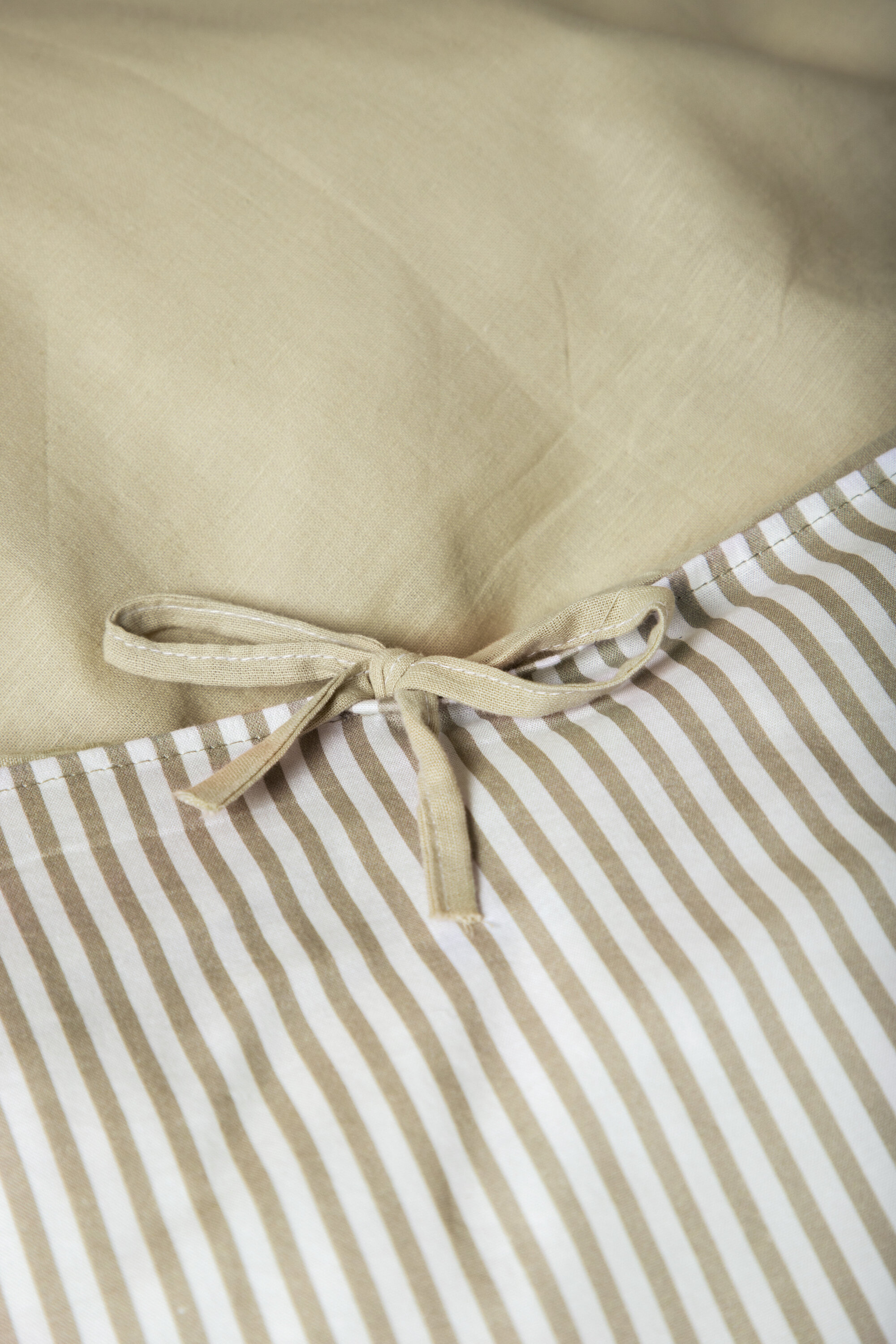 deLOHN Jenna Ágynemű