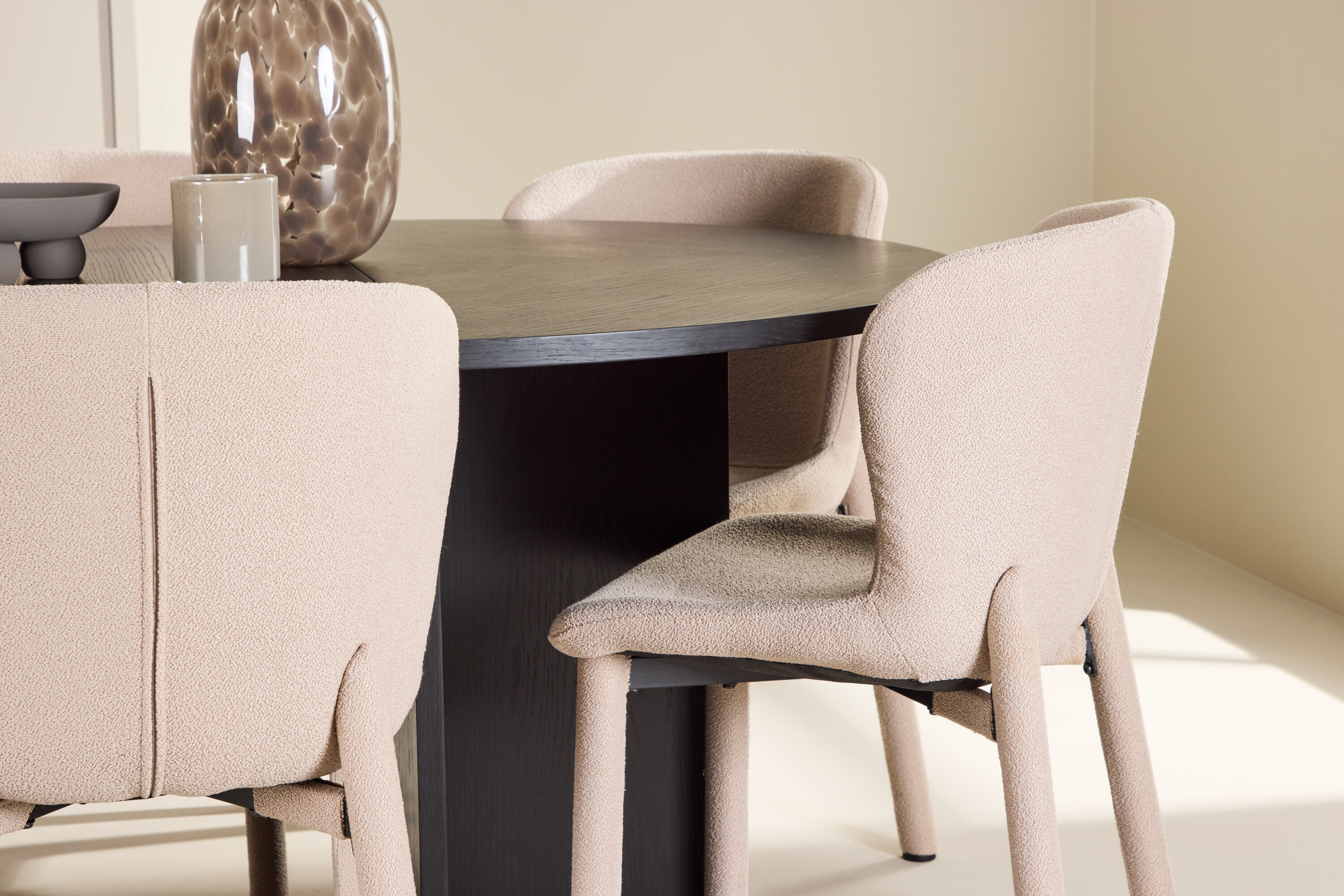 deLOHN Strada, Astoria Ovális étkezőgarnitúra deLOHN Strada, Astoria Ovális étkezőgarnitúra