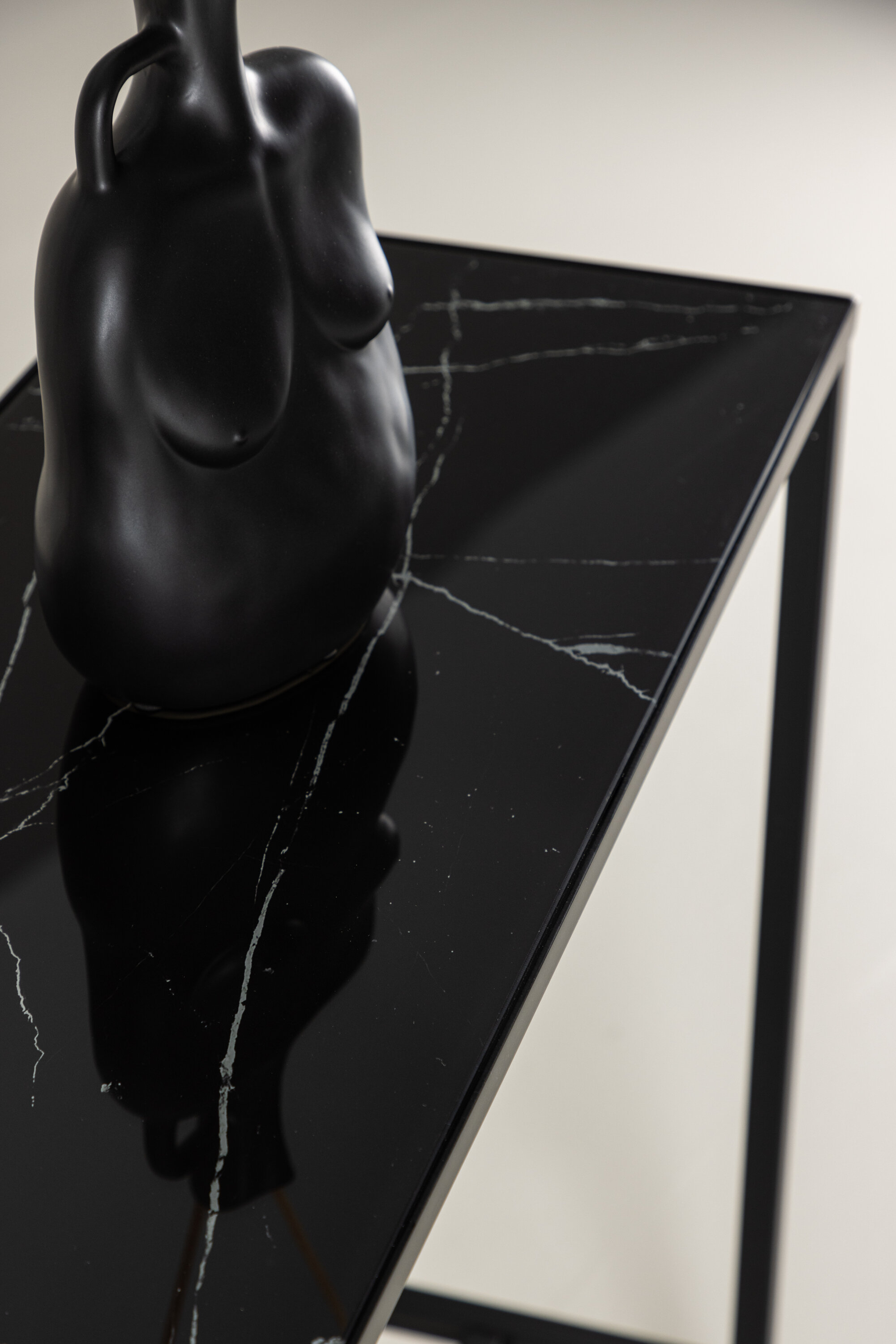 deLOHN Dipp Kisasztal