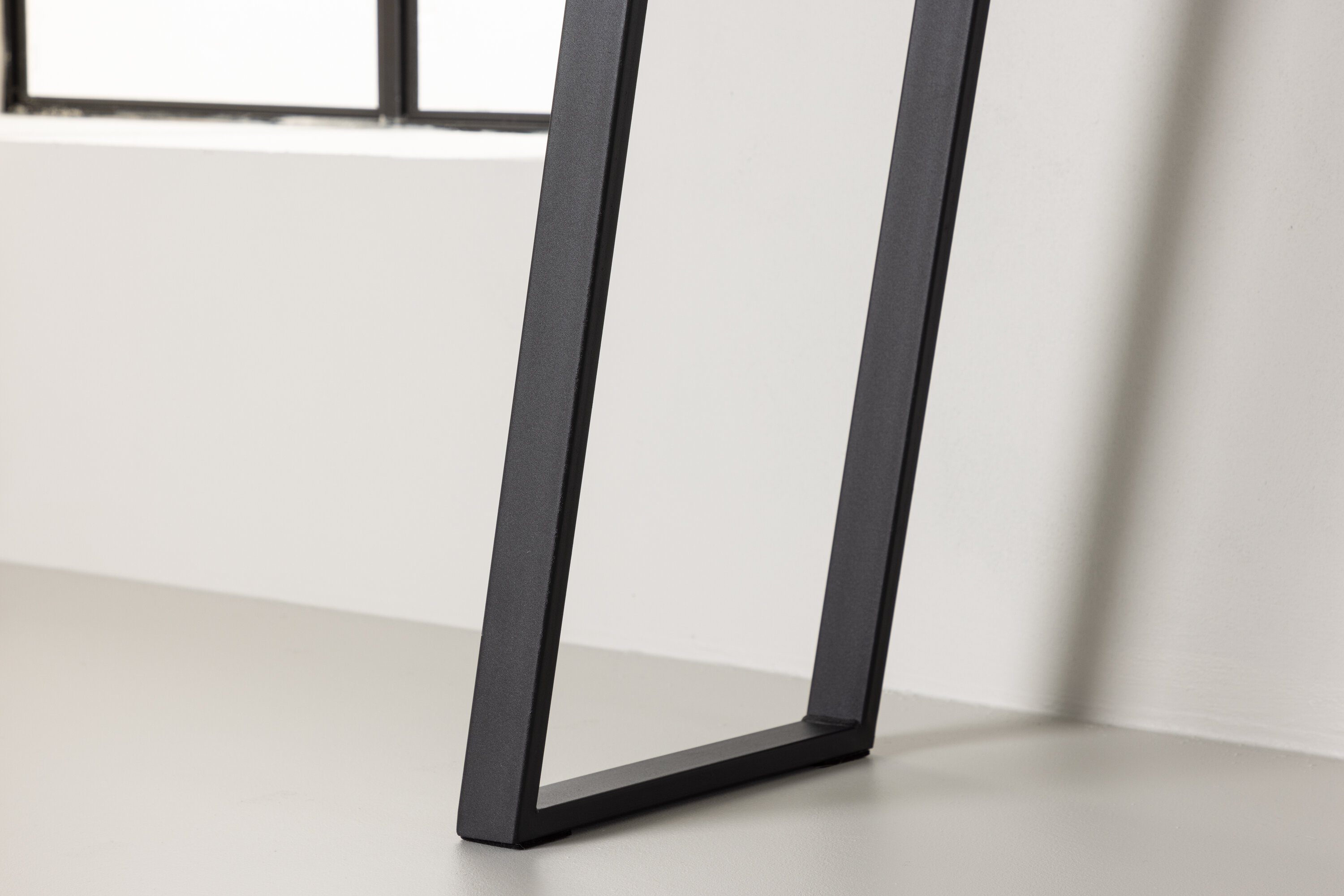 deLOHN Horten Kisasztal