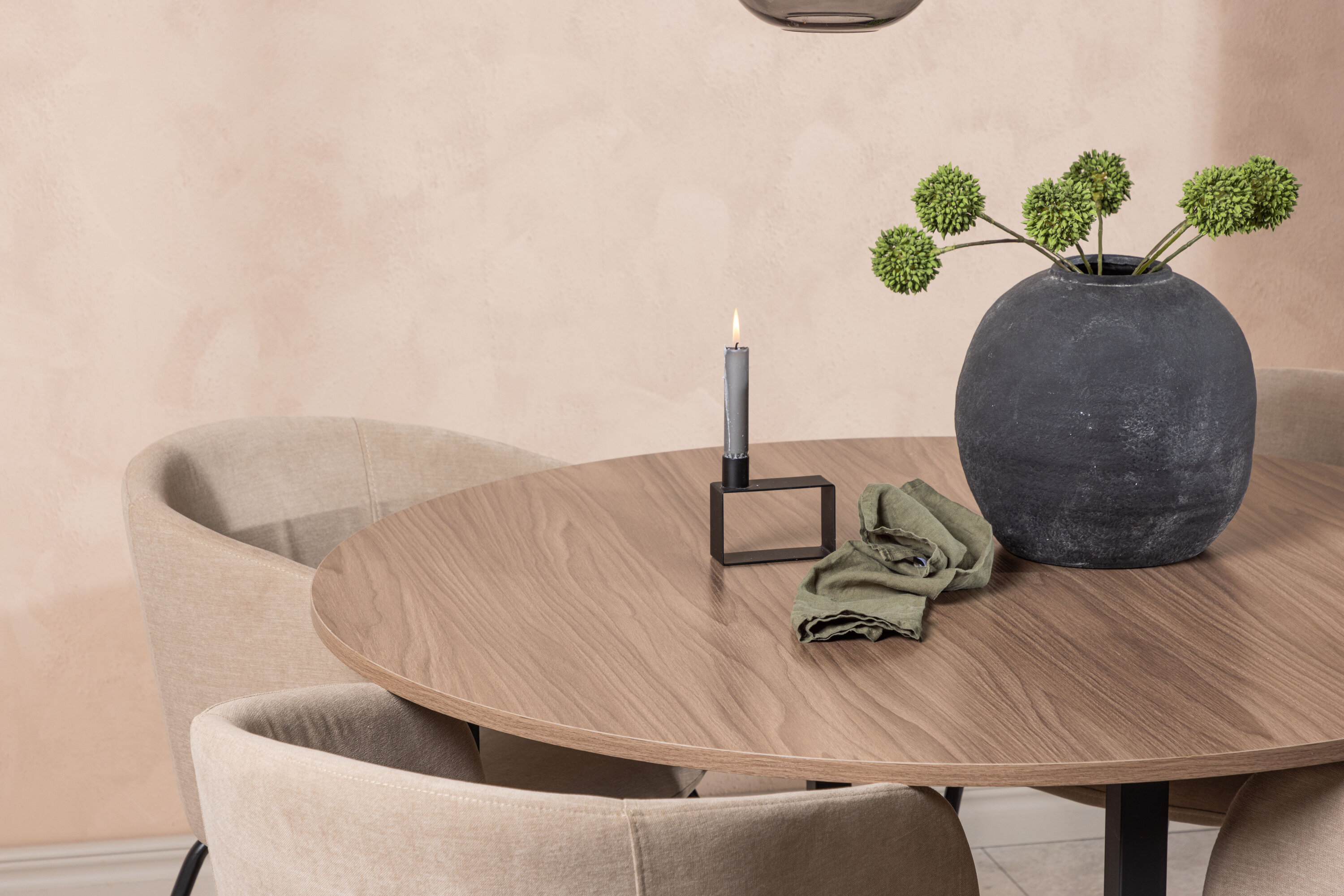 deLOHN Durango, Berit Kör alakú étkezőgarnitúra