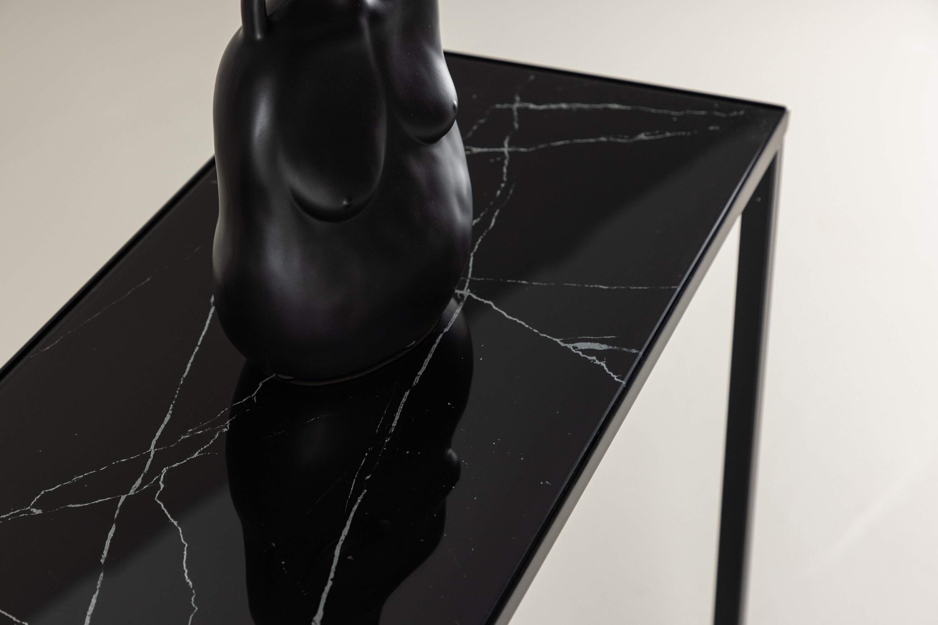 deLOHN Dipp Kisasztal