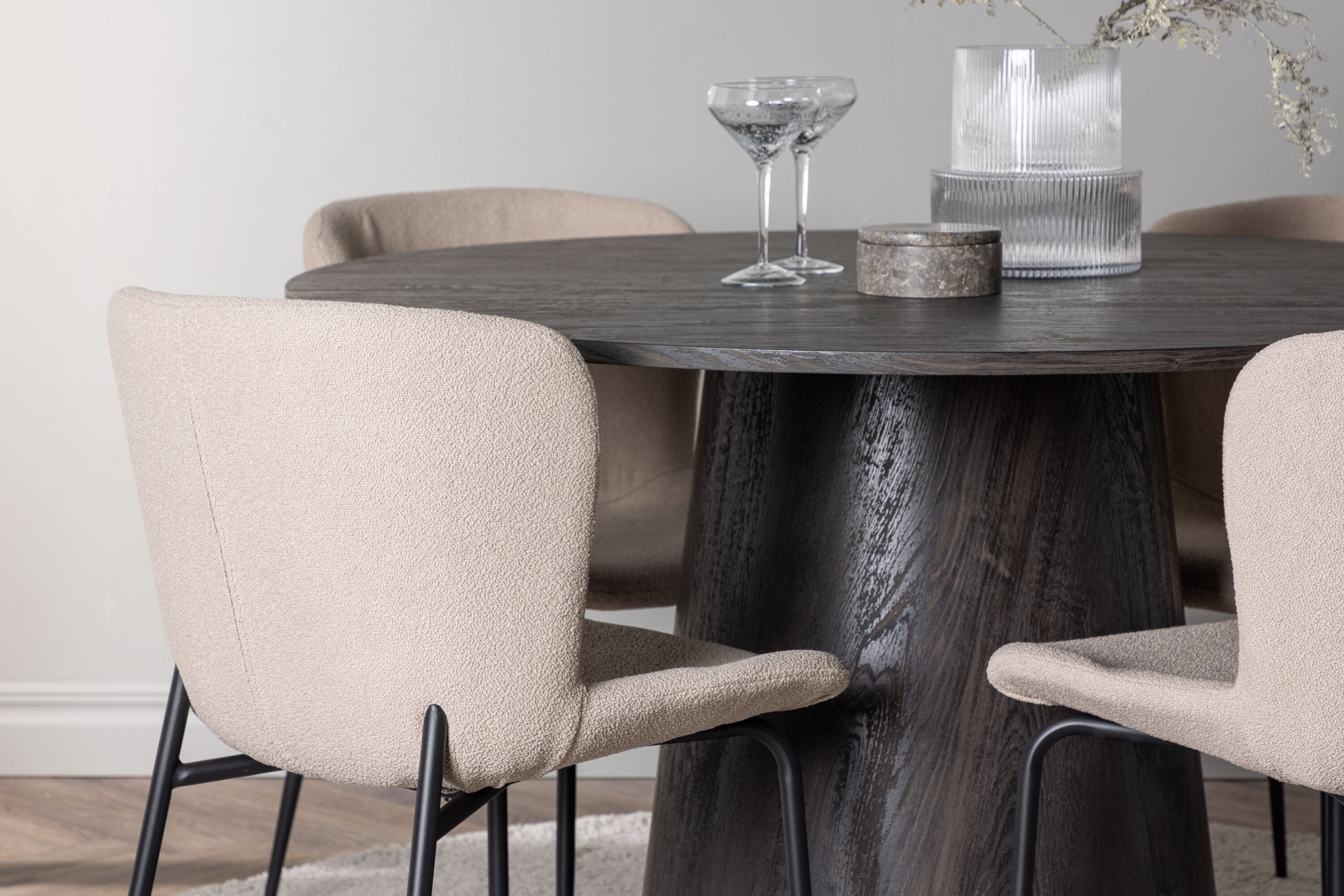 deLOHN Modesto Kör alakú étkezőgarnitúra deLOHN Modesto Kör alakú étkezőgarnitúra