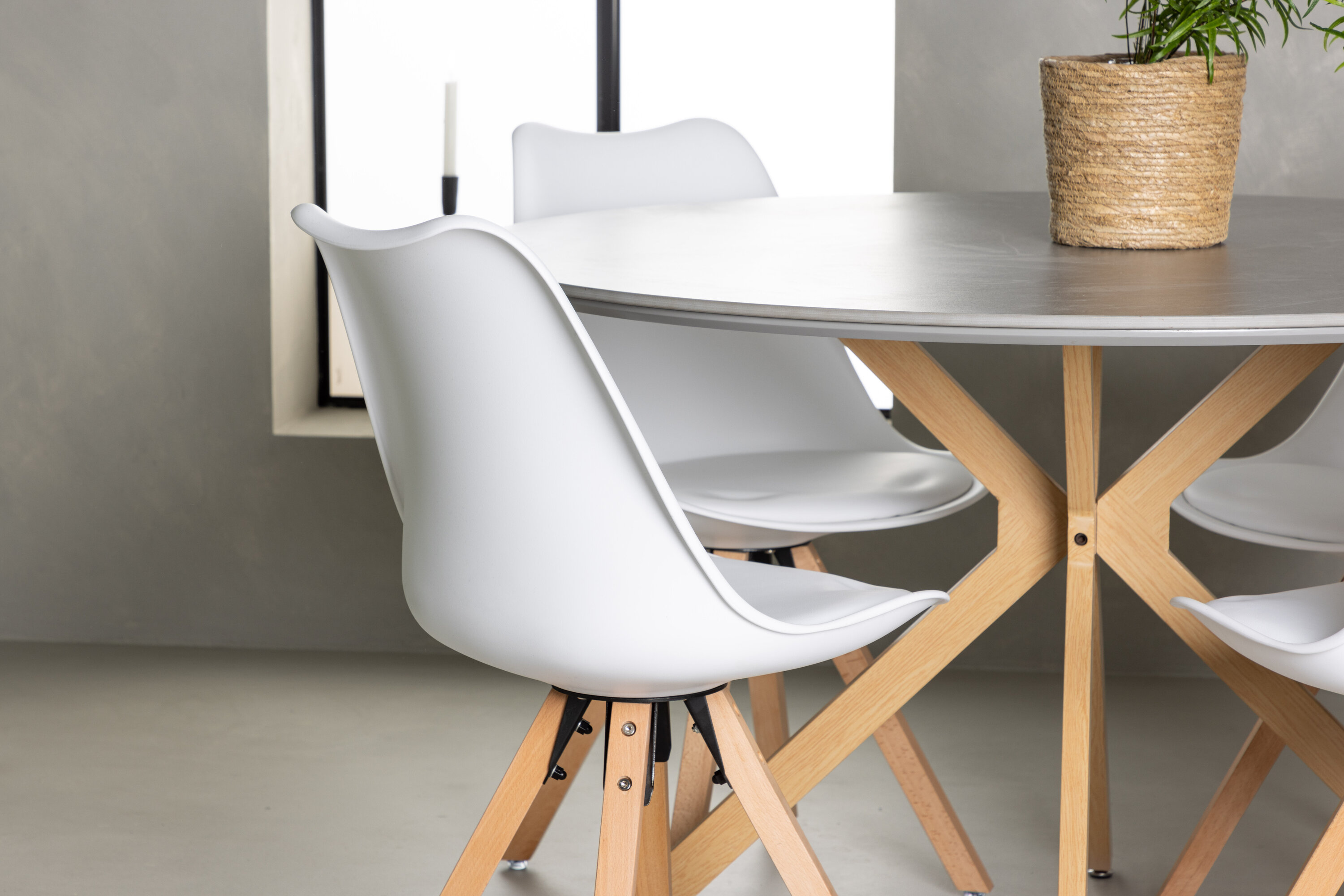 deLOHN Zeno Kör alakú étkezőgarnitúra deLOHN Zeno Kör alakú étkezőgarnitúra