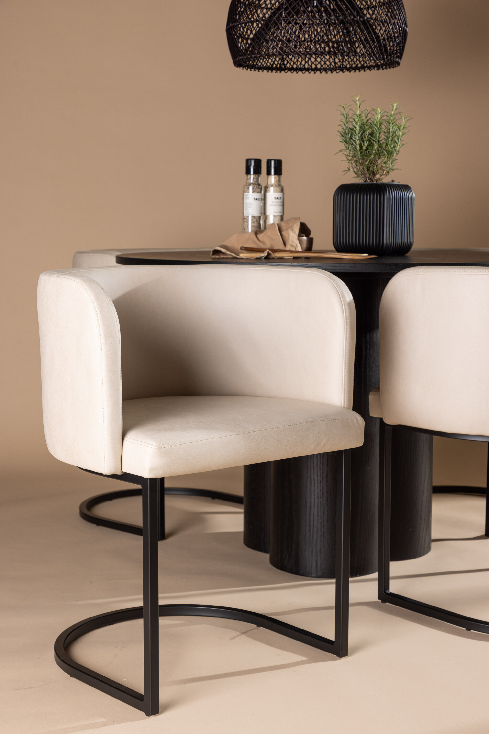 deLOHN Olivia, Simrishamn Kör alakú étkezőgarnitúra