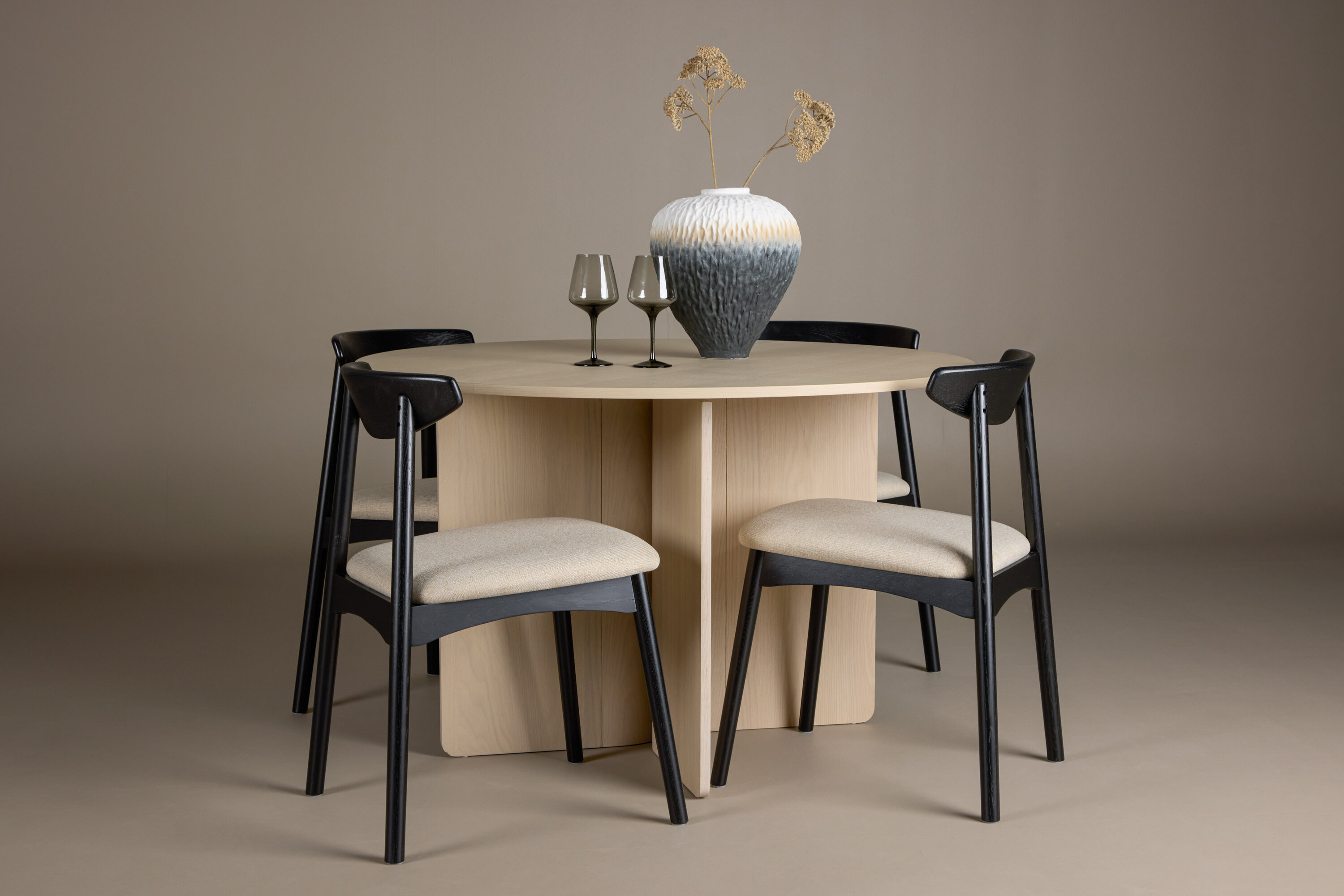 deLOHN Ven, Tyresö Kör alakú étkezőgarnitúra