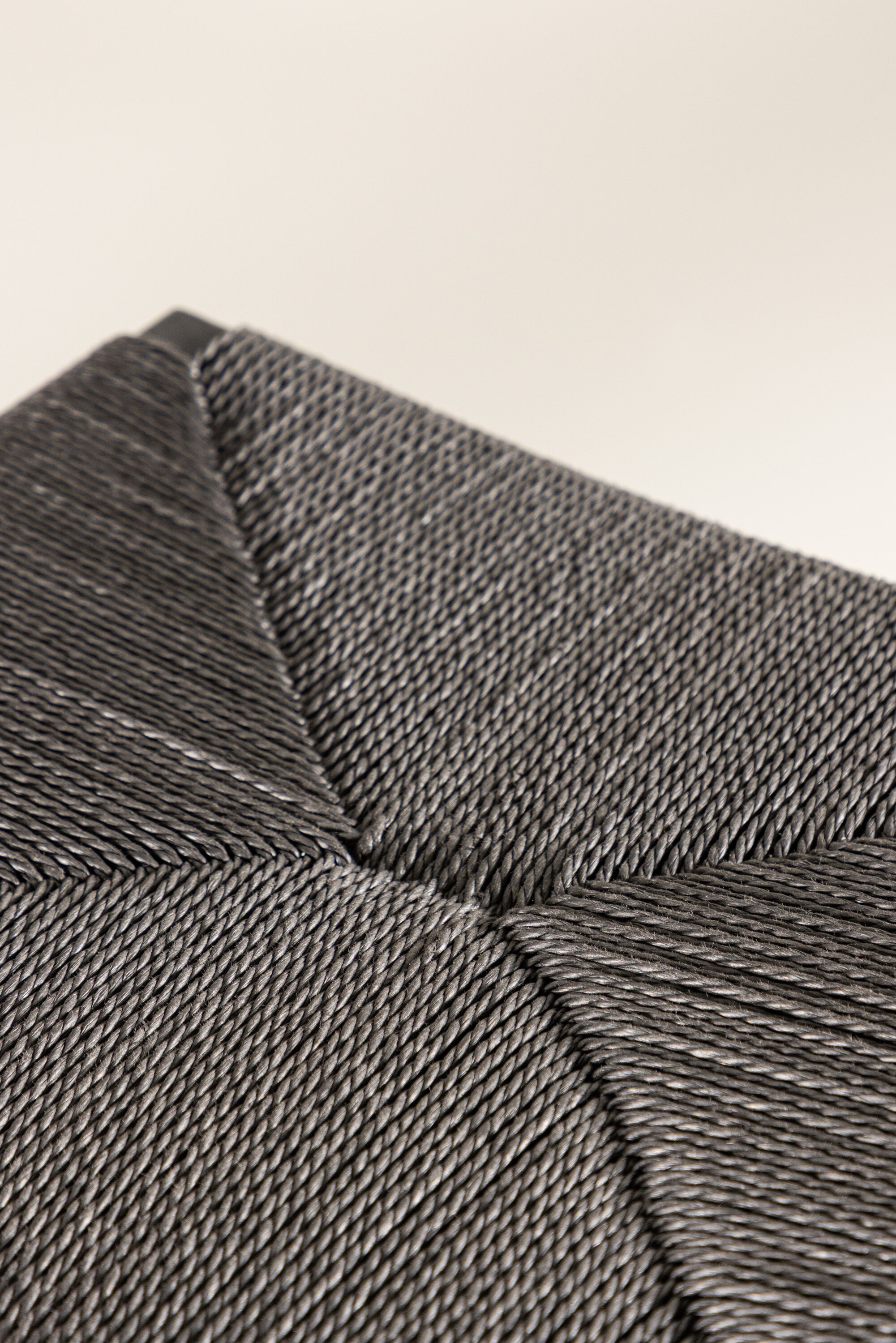 deLOHN Polly Bárszék