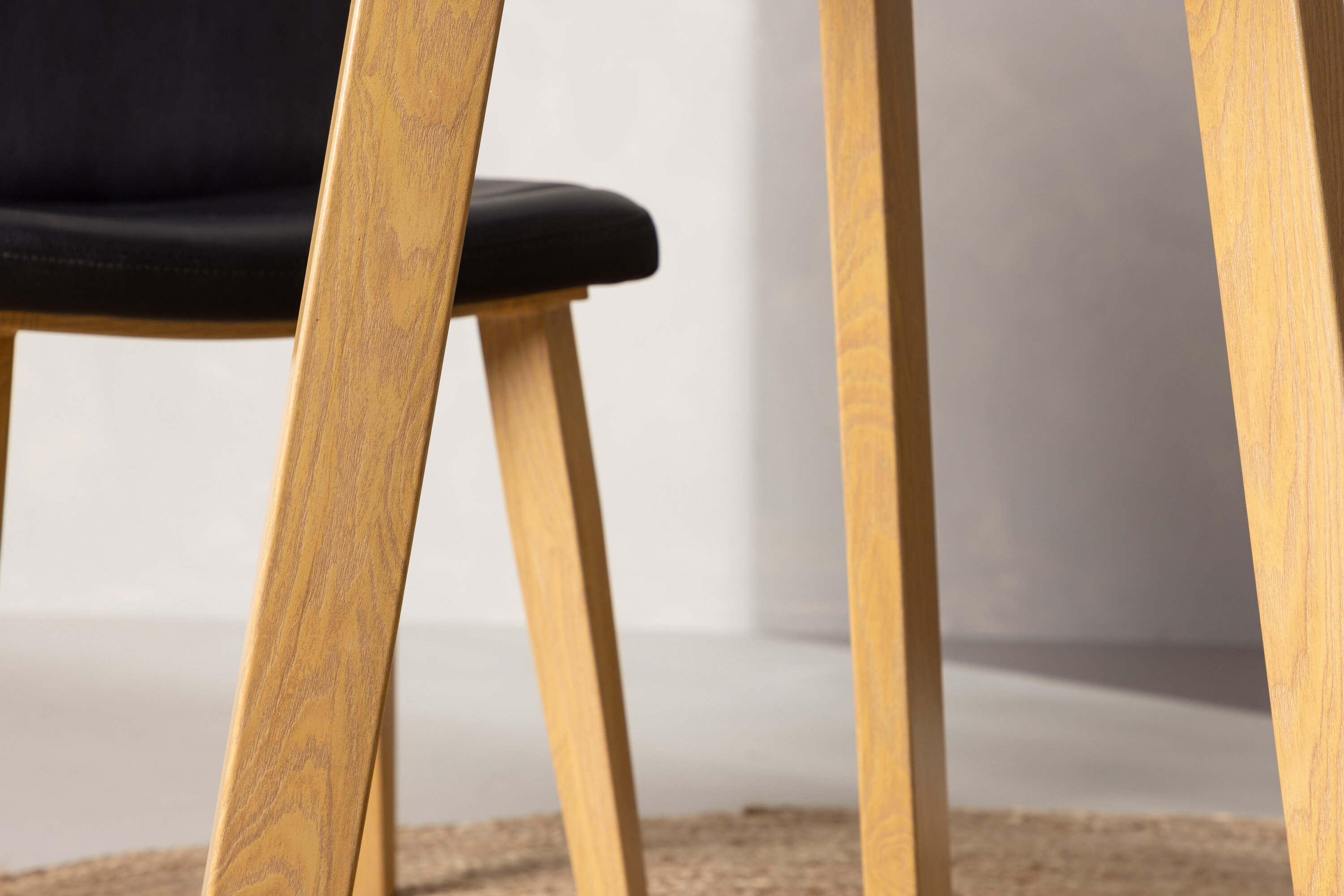 deLOHN Leonora Kerek étkezőasztal deLOHN Leonora Kerek étkezőasztal