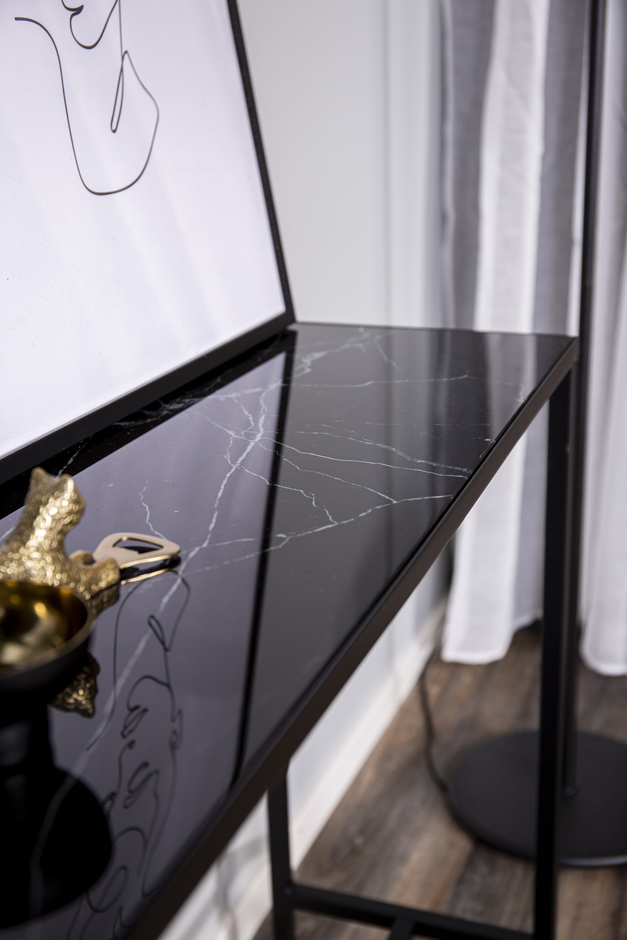 deLOHN Dipp Kisasztal