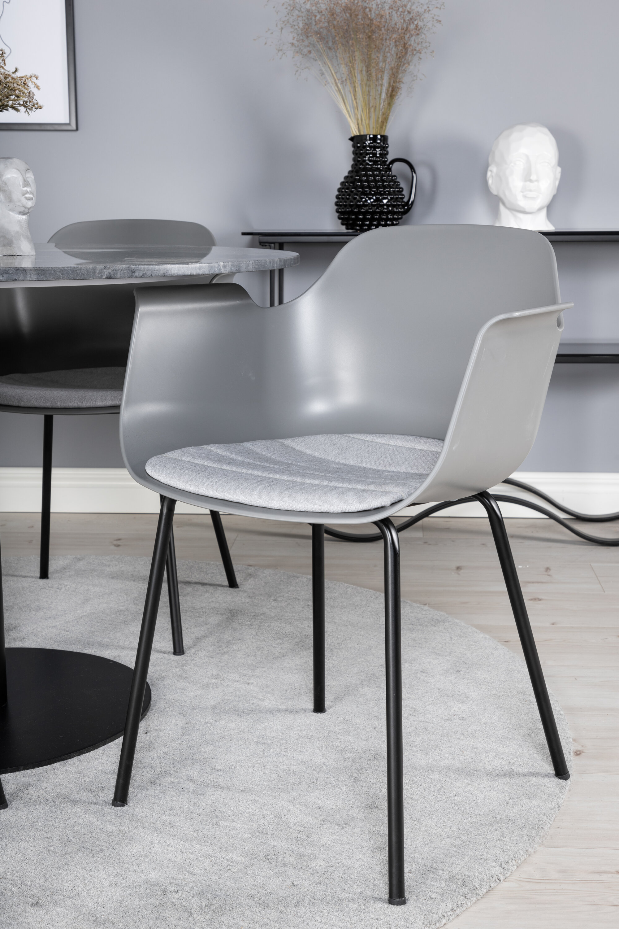 deLOHN Estelle, Comfort Kör alakú étkezőgarnitúra deLOHN Estelle, Comfort Kör alakú étkezőgarnitúra