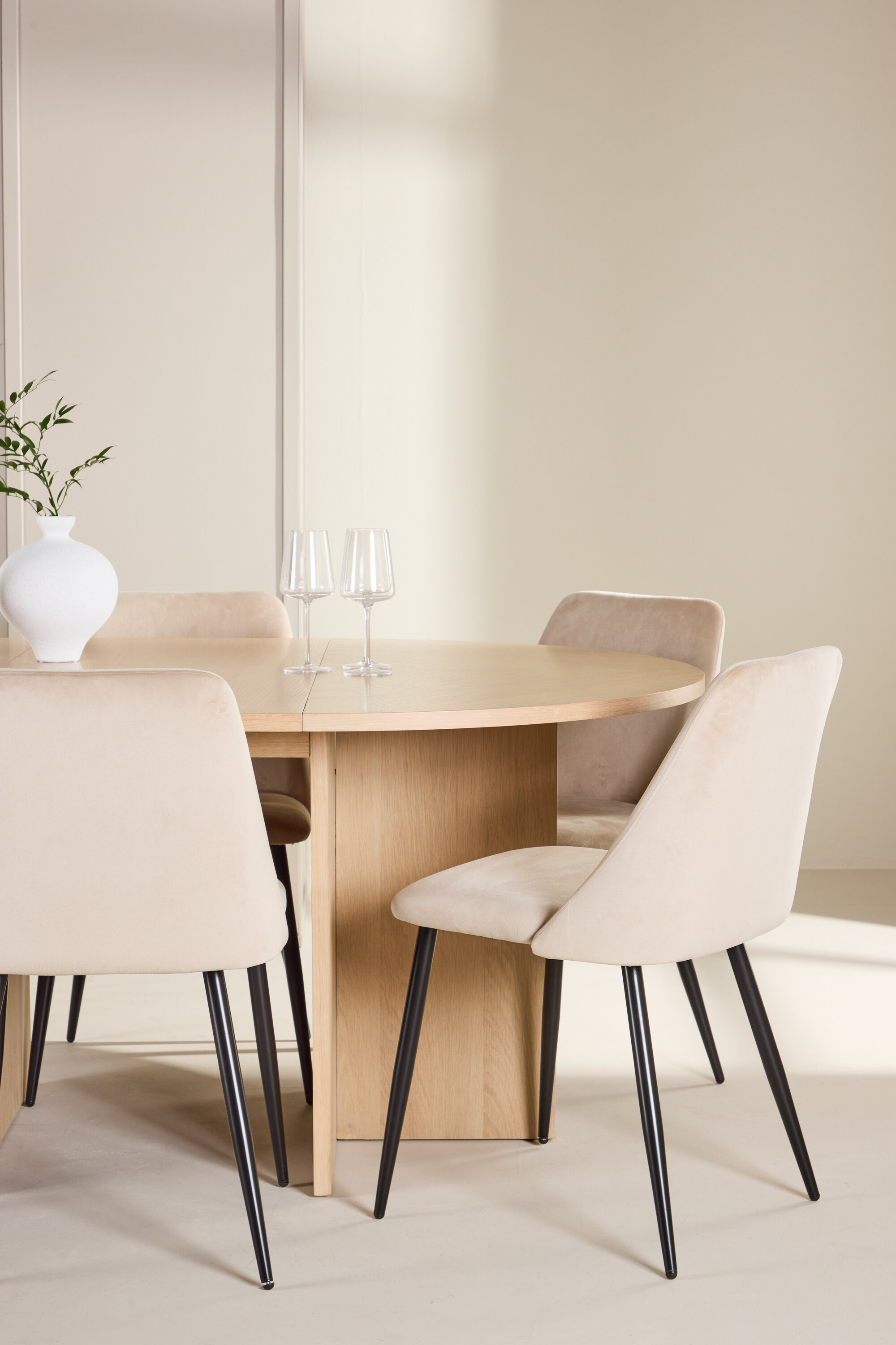 deLOHN Strada, Night Ovális étkezőgarnitúra