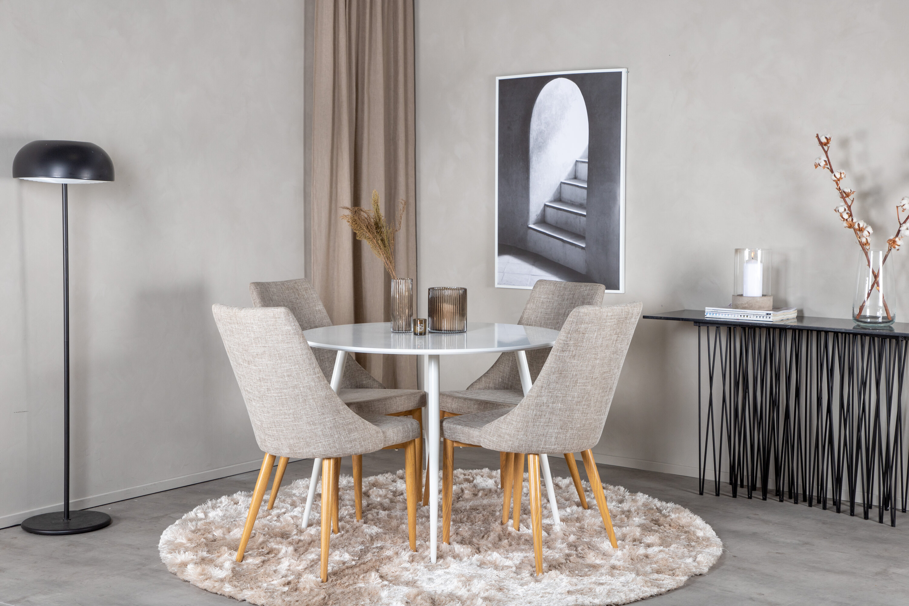 deLOHN Plaza, Leone Kör alakú étkezőgarnitúra