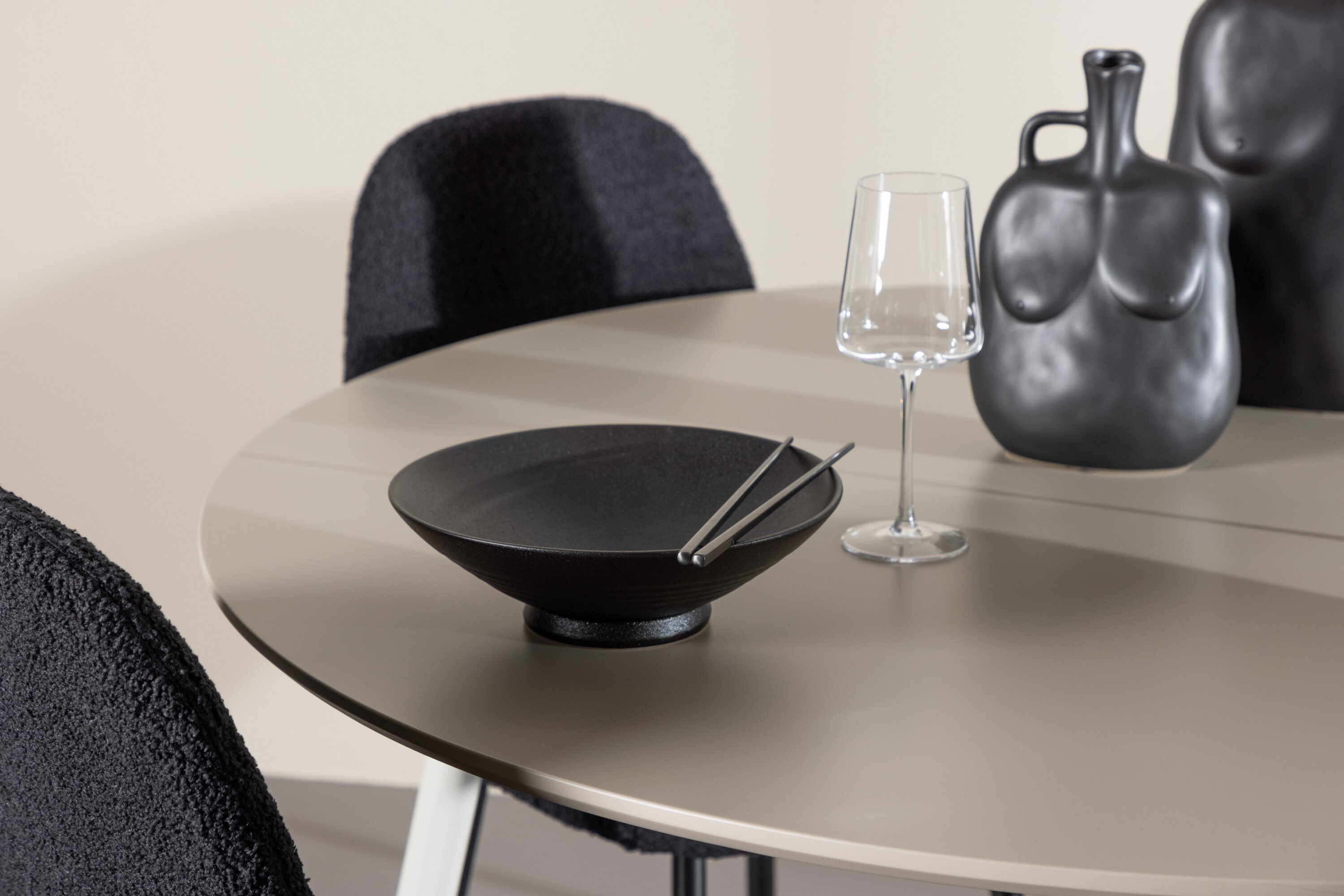 deLOHN Plaza, Polar Kör alakú étkezőgarnitúra deLOHN Plaza, Polar Kör alakú étkezőgarnitúra