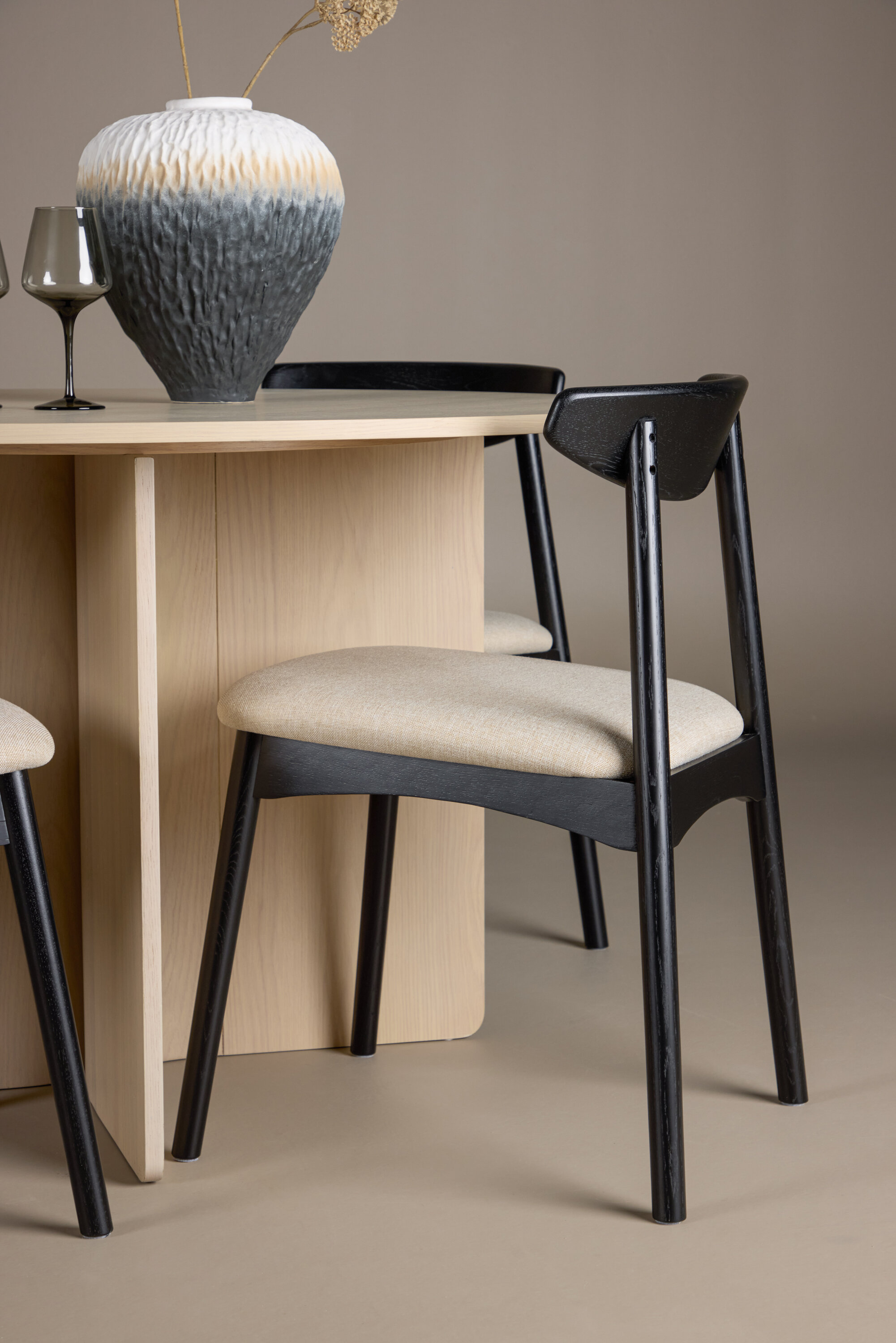 deLOHN Ven, Tyresö Kör alakú étkezőgarnitúra