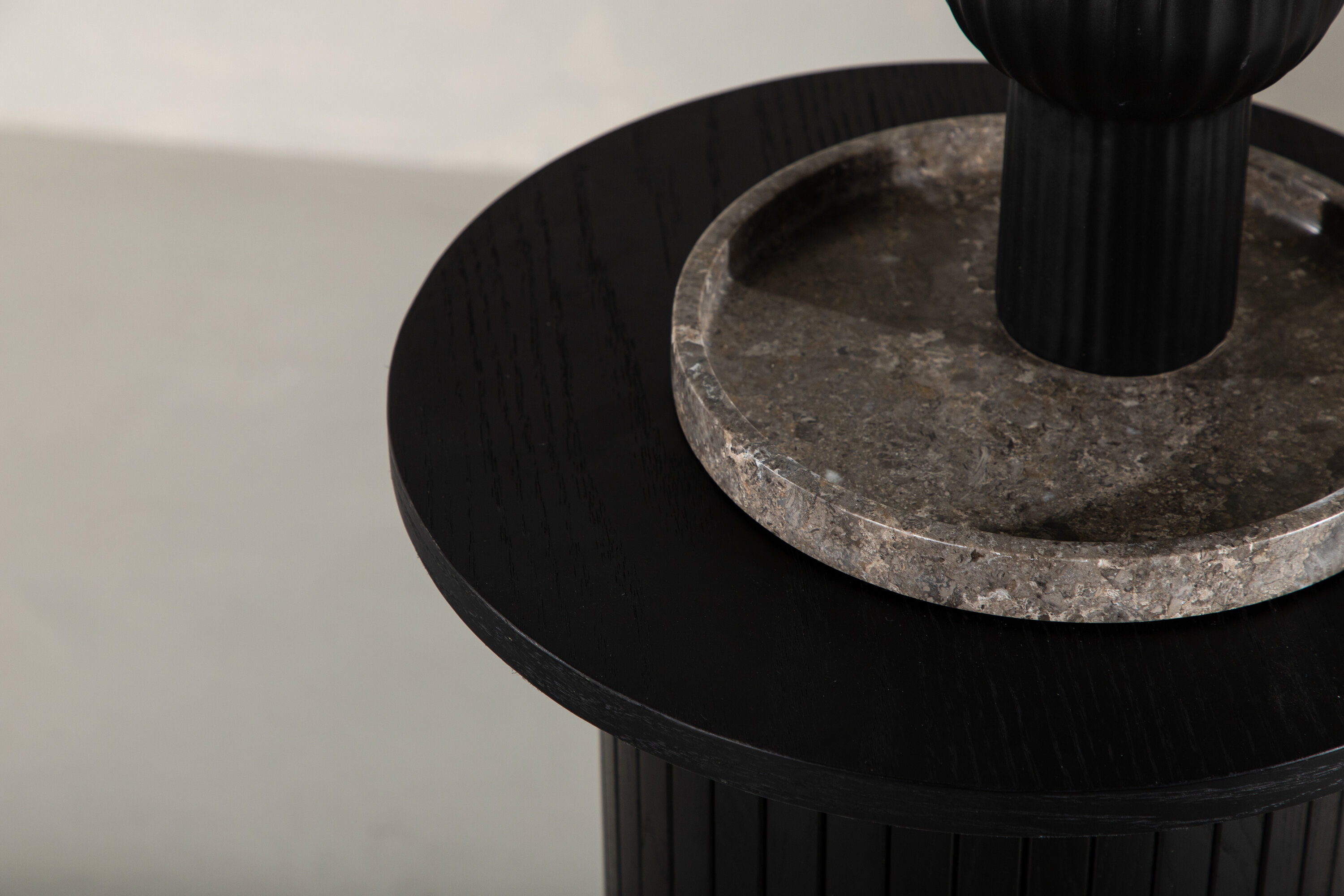 deLOHN Bianca Kisasztal